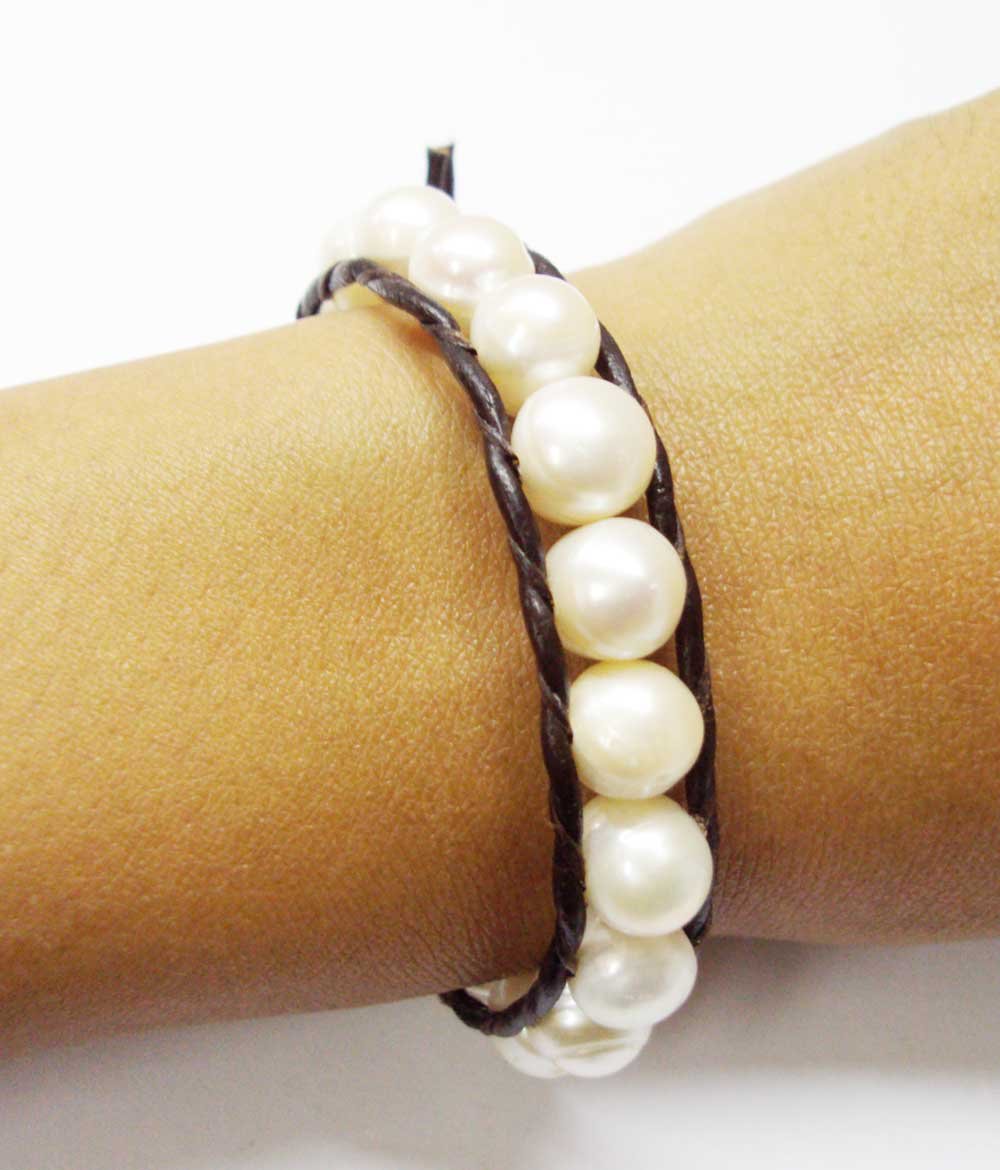 Elegant White Freshwater Pearl Wedding Bracelet for Brides - Classic Pearl Bridal Jewelry, Perfect Wedding Gift for Bride, Bridesmaid & Mother of the Bride - Ideal for Weddings, Anniversaries & Special Occasions