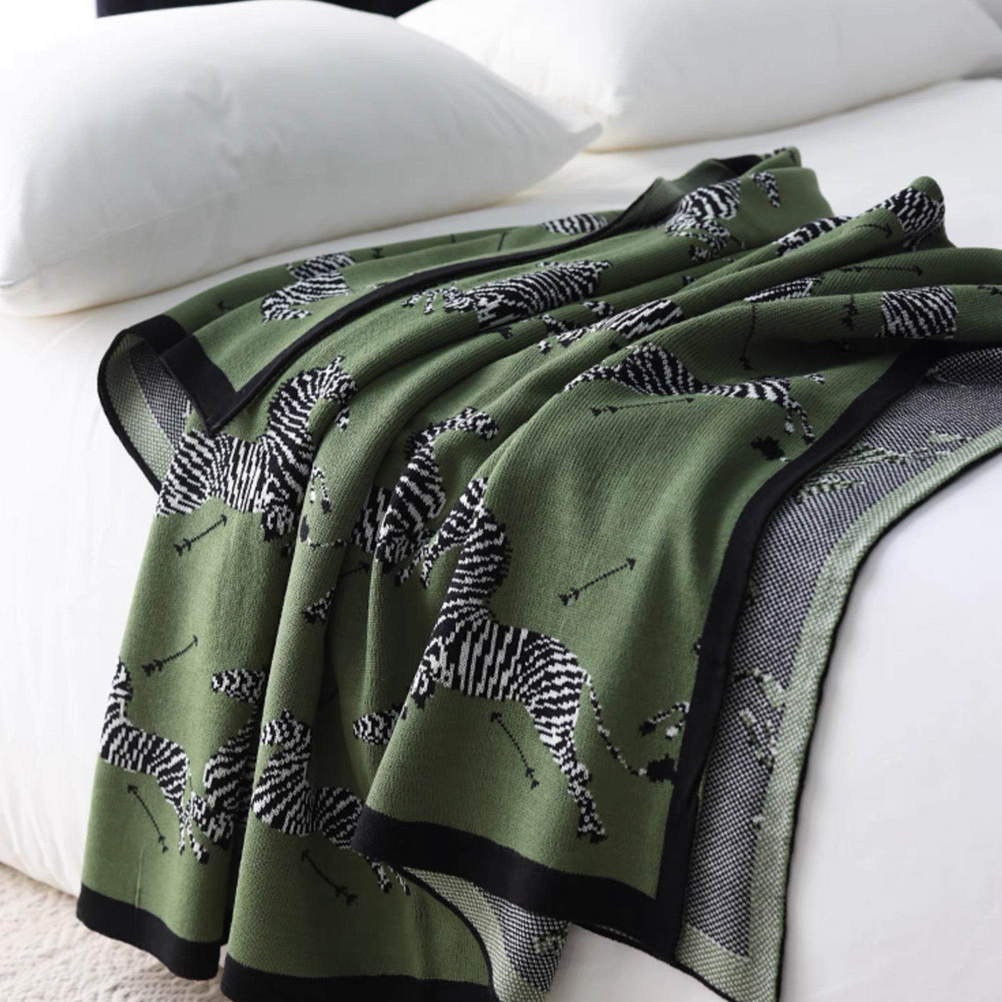 Soft & Cozy Zebra Safari Print Throw Blanket - Perfect for Sofa, Bed & Outdoor Picnics - Machine Washable & Hypoallergenic