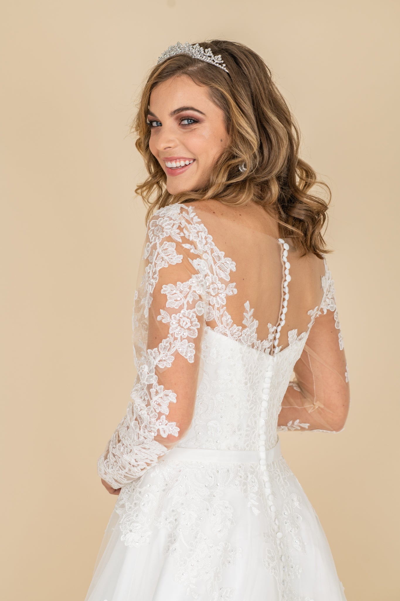 Elegant Bridal Lace Wedding Gown for Women - Perfect for Church Ceremonies, Beach Weddings & Formal Receptions