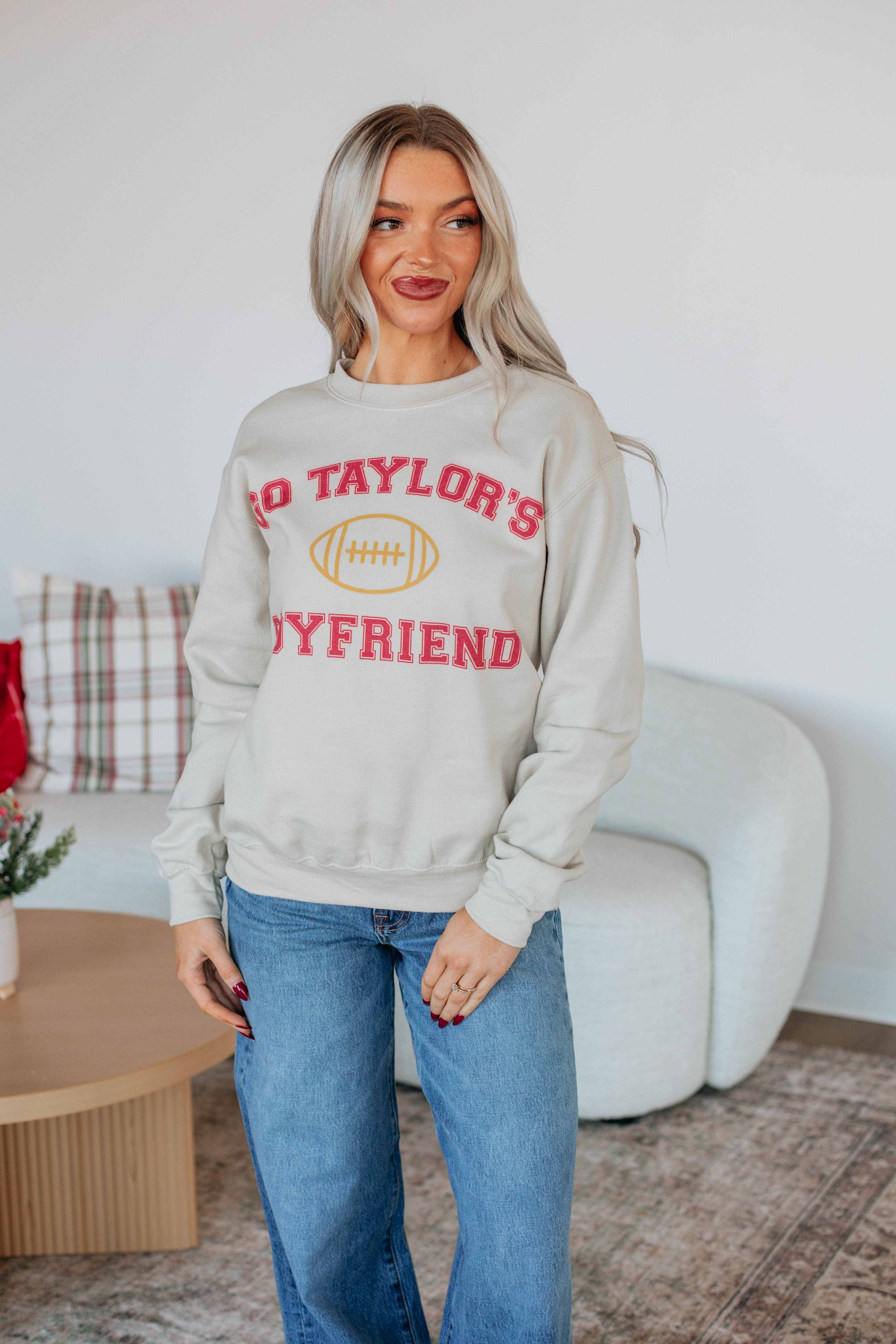 Go Taylor's Boyfriend Crewneck Sweatshirt - Soft & Cozy Pullover for Women - Casual Streetwear for Everyday Wear, Outings & Relaxing at Home