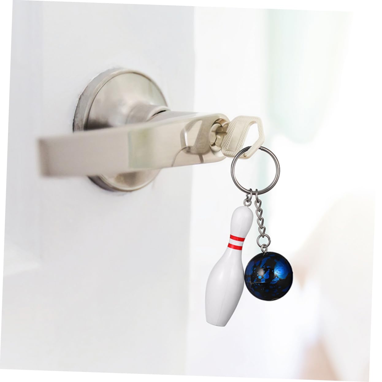 MOBUTOFU Mini Bowling Keychain - Cute Sports Keyring for Men, Women, Boys & Girls - Perfect Gift for Bowling Lovers - Great for Keys, Backpacks, Gym Bags & Sports Decor