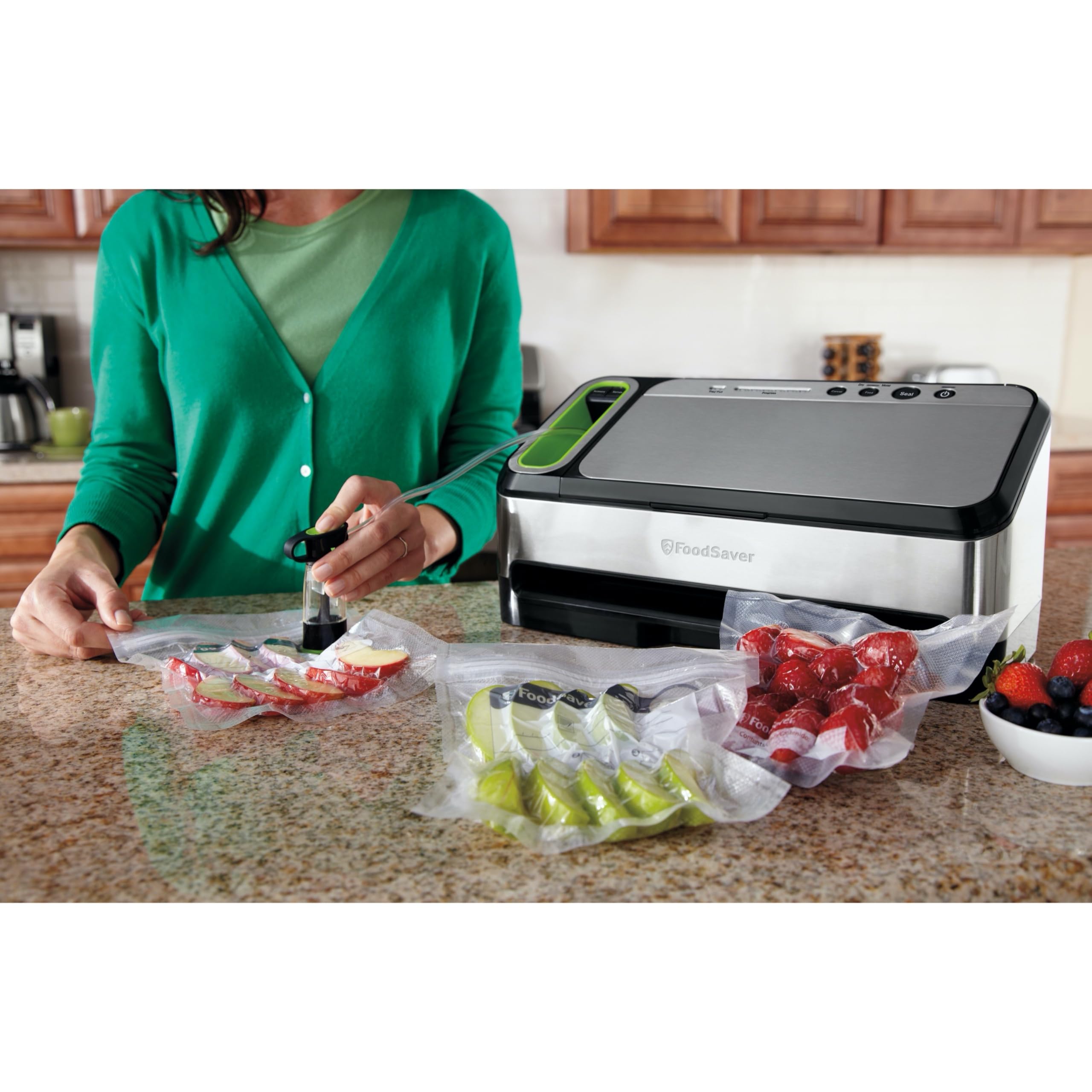 FoodSaver 4800 Series 2-in-1 Automatic Vacuum Sealing Machine with Starter Kit | Compact Food Preservation System for Freshness | Perfect for Meal Prep, Sous Vide & Freezer Storage (Model V4840)
