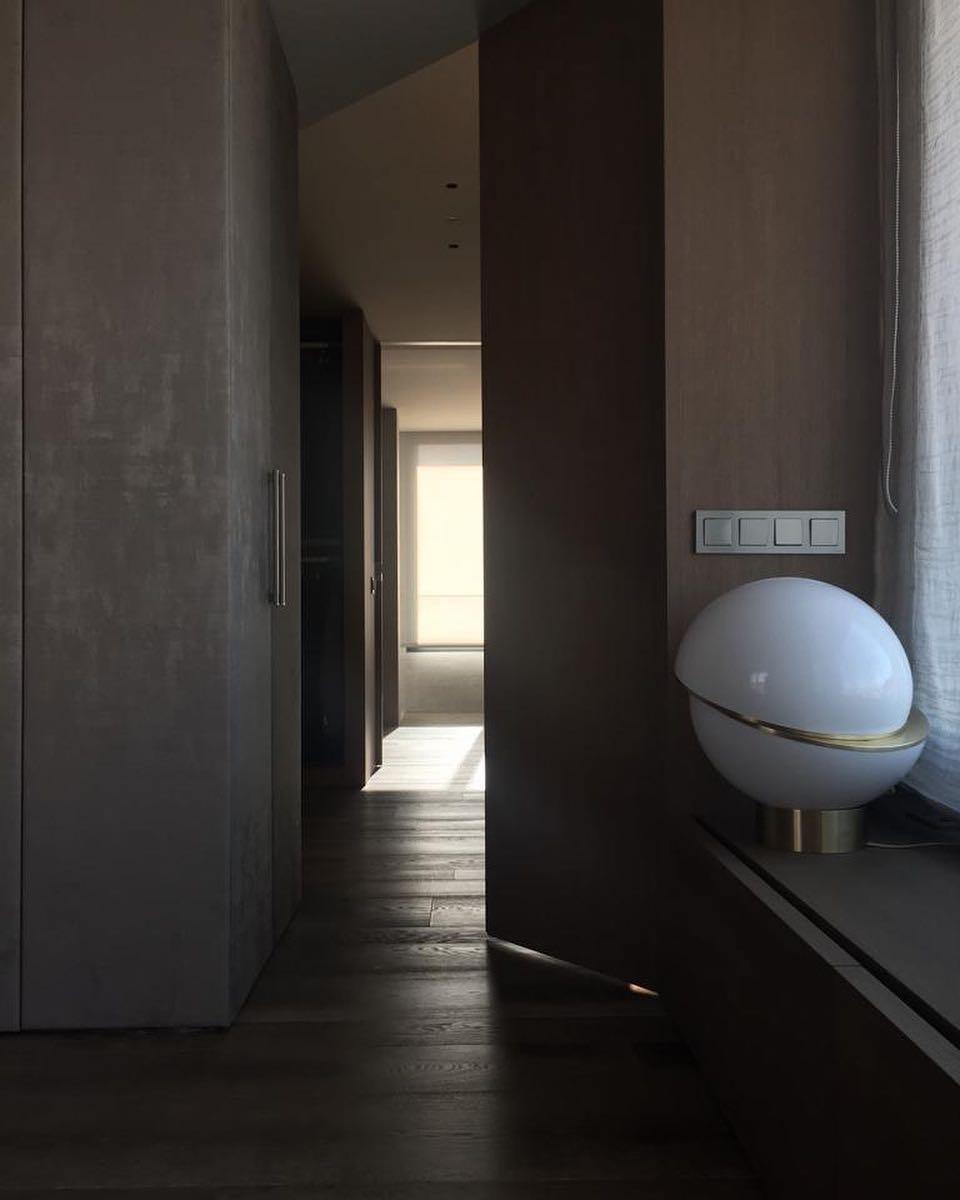 Modern Crescent Table Lamp - Adjustable LED Night Light for Bedroom, Living Room & Office - Warm White & Cool White Dimmable Lighting for Reading, Relaxing & Decor