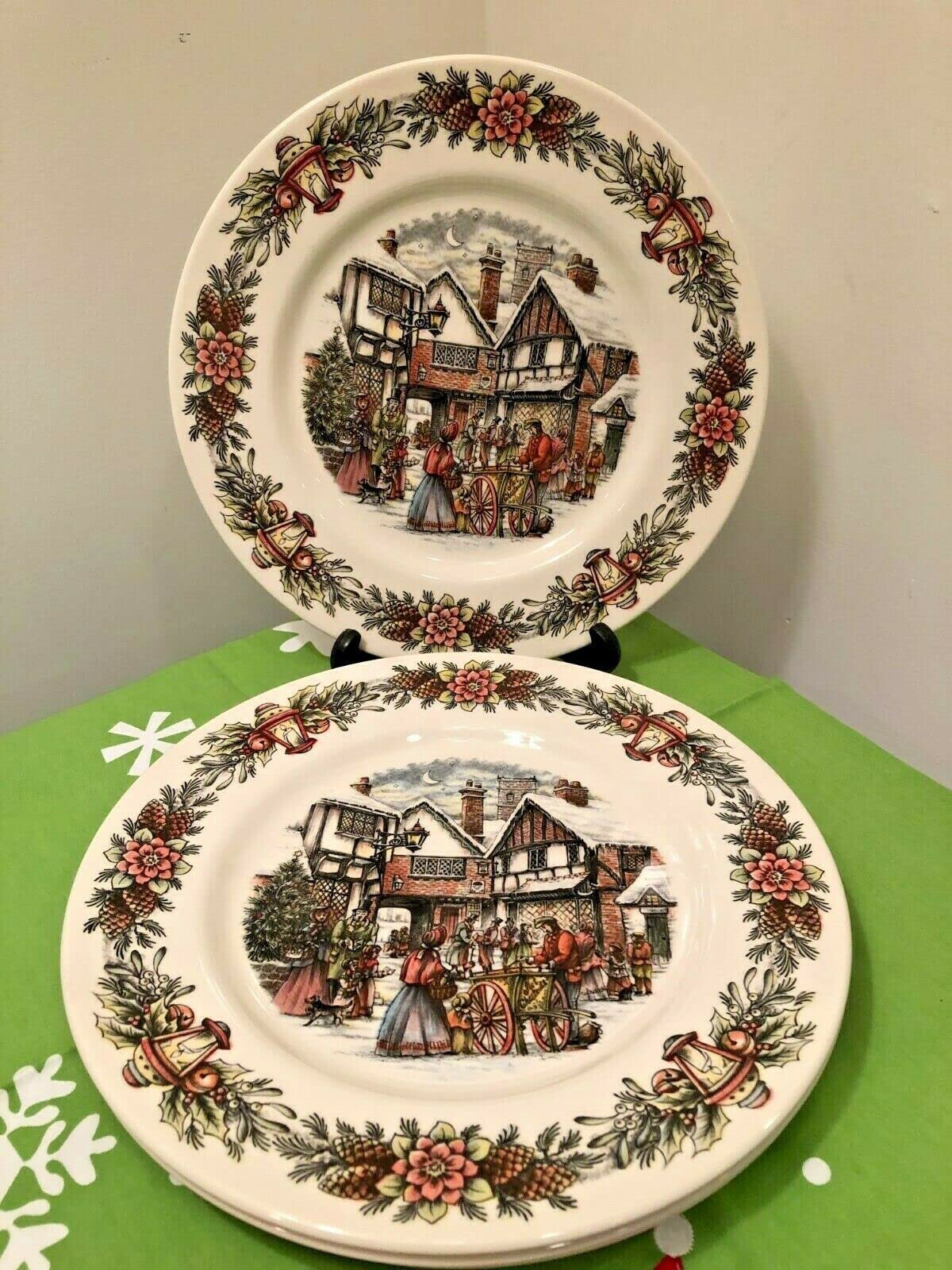 Festive Christmas Dinnerware Set of 4 Plates - Holiday Dinner Plates for Family Gatherings & Party Decorations