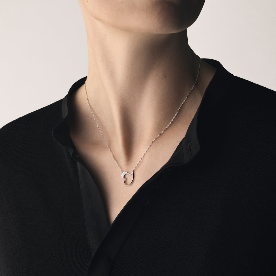 Elegant Silver Love Leaf Pendant Necklace for Women - Romantic Gift for Anniversary, Valentine's Day & Special Occasions