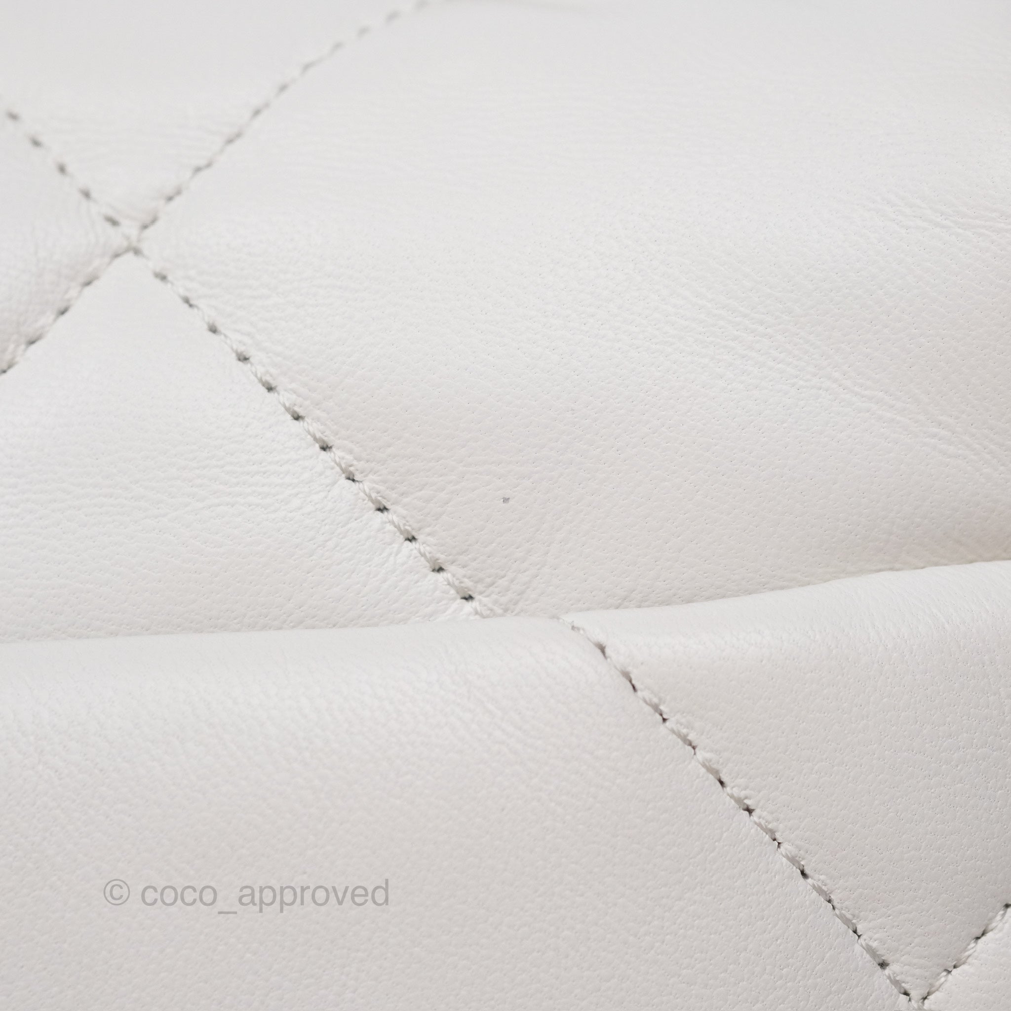 Chanel 19 Small White Leather Flap Bag with Mixed Gold & Silver Hardware - Perfect for Everyday Luxury & Special Occasions