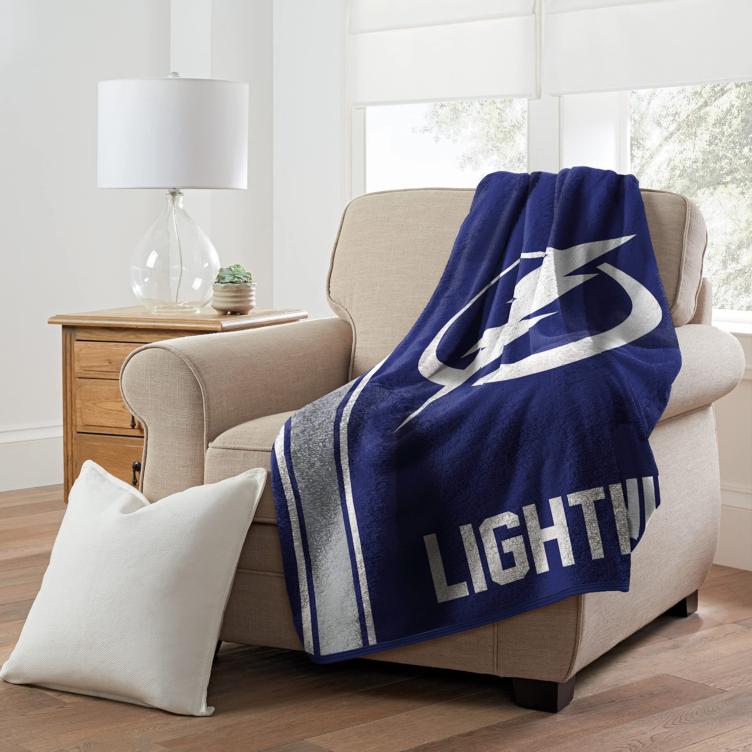 Premium NHL Polyester Sherpa Throw Blanket 50x60 Inches - Tampa Bay Lightning Team Design | Soft & Cozy Fleece Blanket for Football Games, Camping, Sofa & Bed | Machine Washable