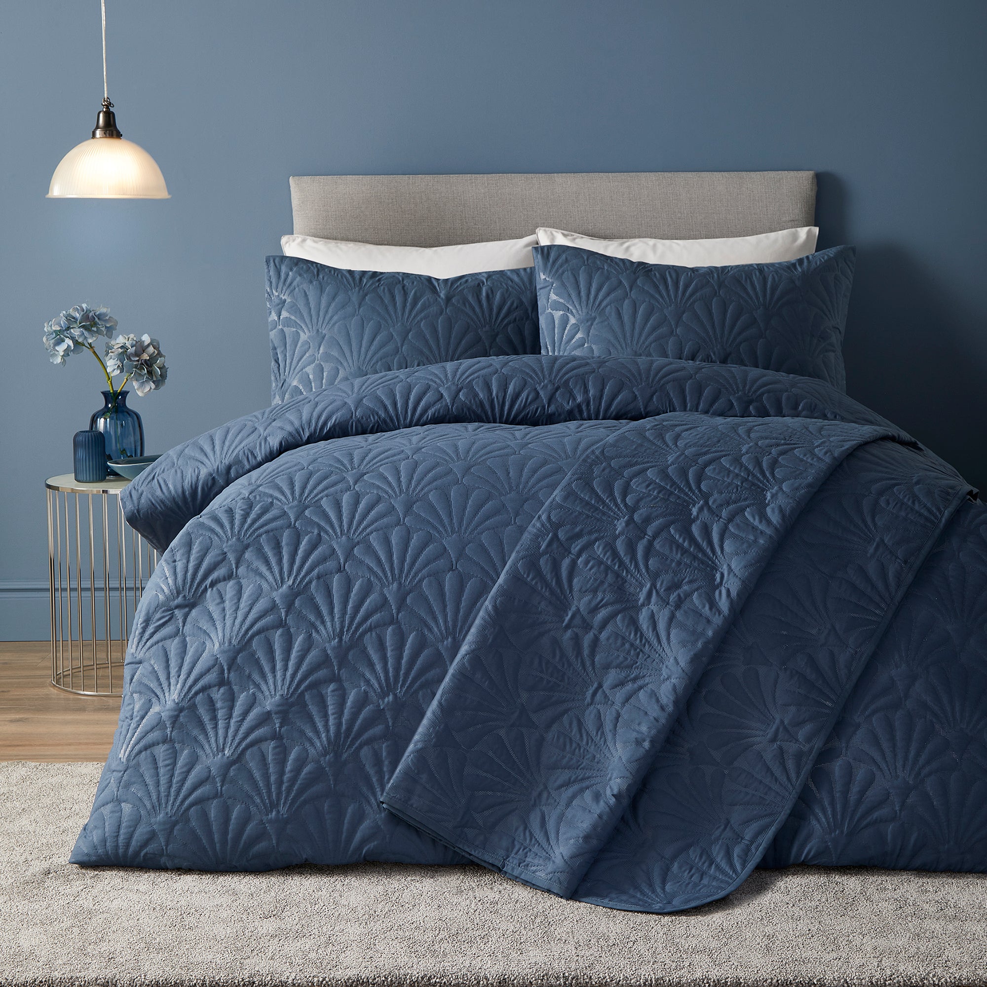 Serene Cavali Bedspread - Dark Blue Luxury Bed Cover - Soft & Breathable Bedding for Master Bedroom, Guest Room & Dorm Decor