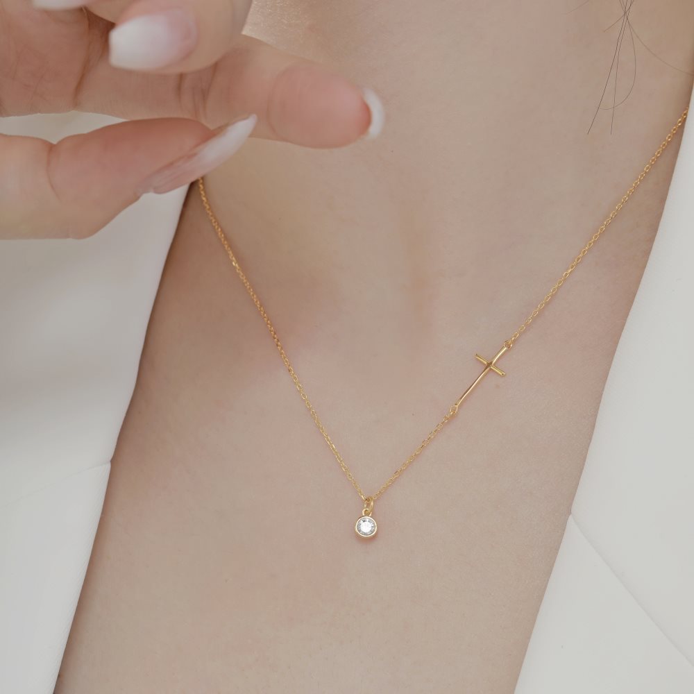 Trendy Silver Cross Chain Necklace for Women - Stainless Steel Religious Jewelry Gift for Christmas, Baptism & Everyday Wear | DY0358