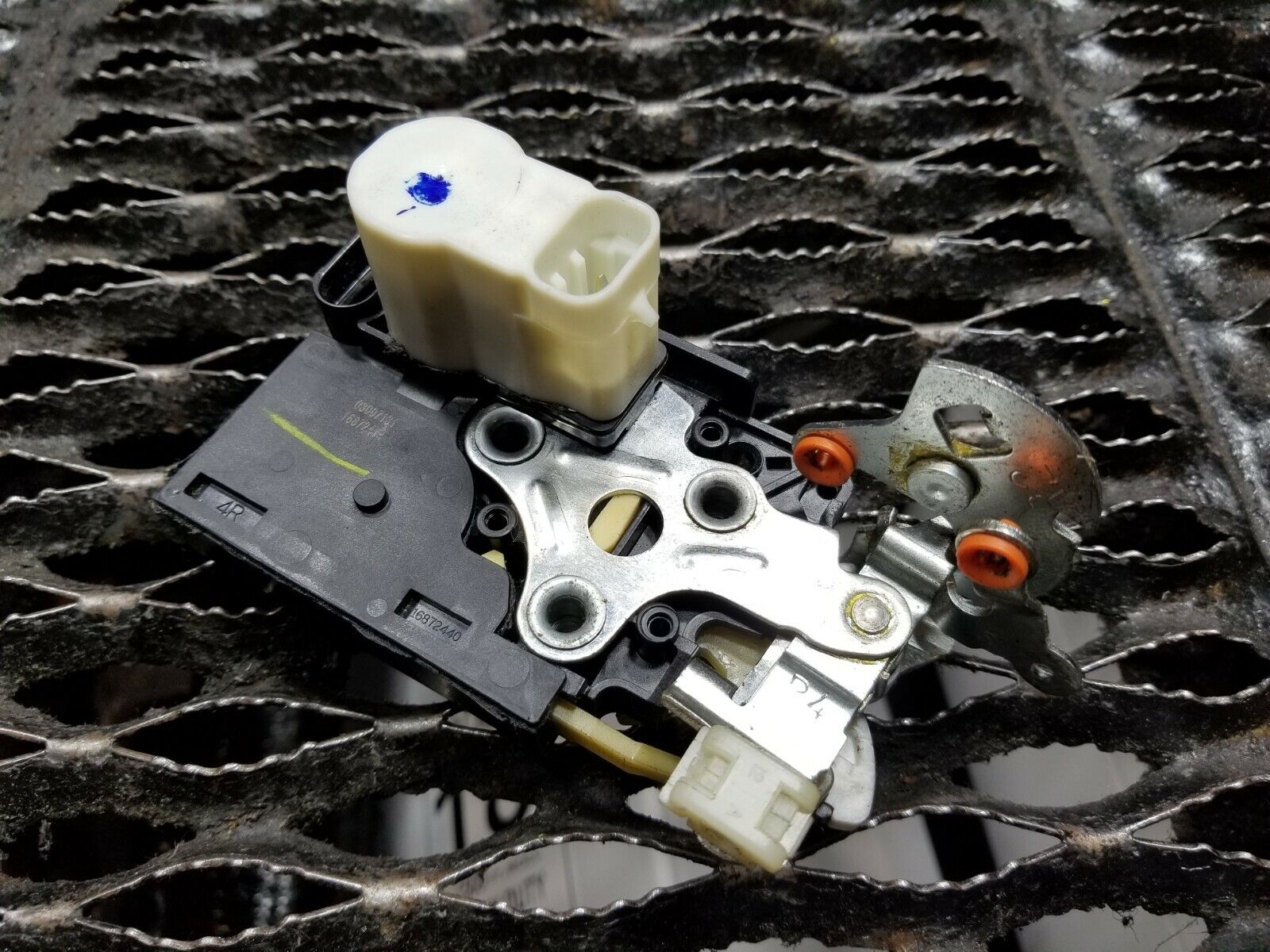 2006-2011 Cadillac DTS Front Right Passenger Door Lock Latch Actuator - OEM Replacement Part for Smooth Door Locking Mechanism - Perfect for Car Repair and Maintenance