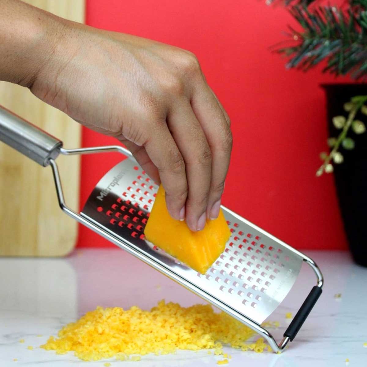 Microplane Professional Coarse Grater - Stainless Steel Kitchen Zester for Cheese, Chocolate & Citrus Fruits | Perfect for Baking, Cooking & Garnishing Dishes