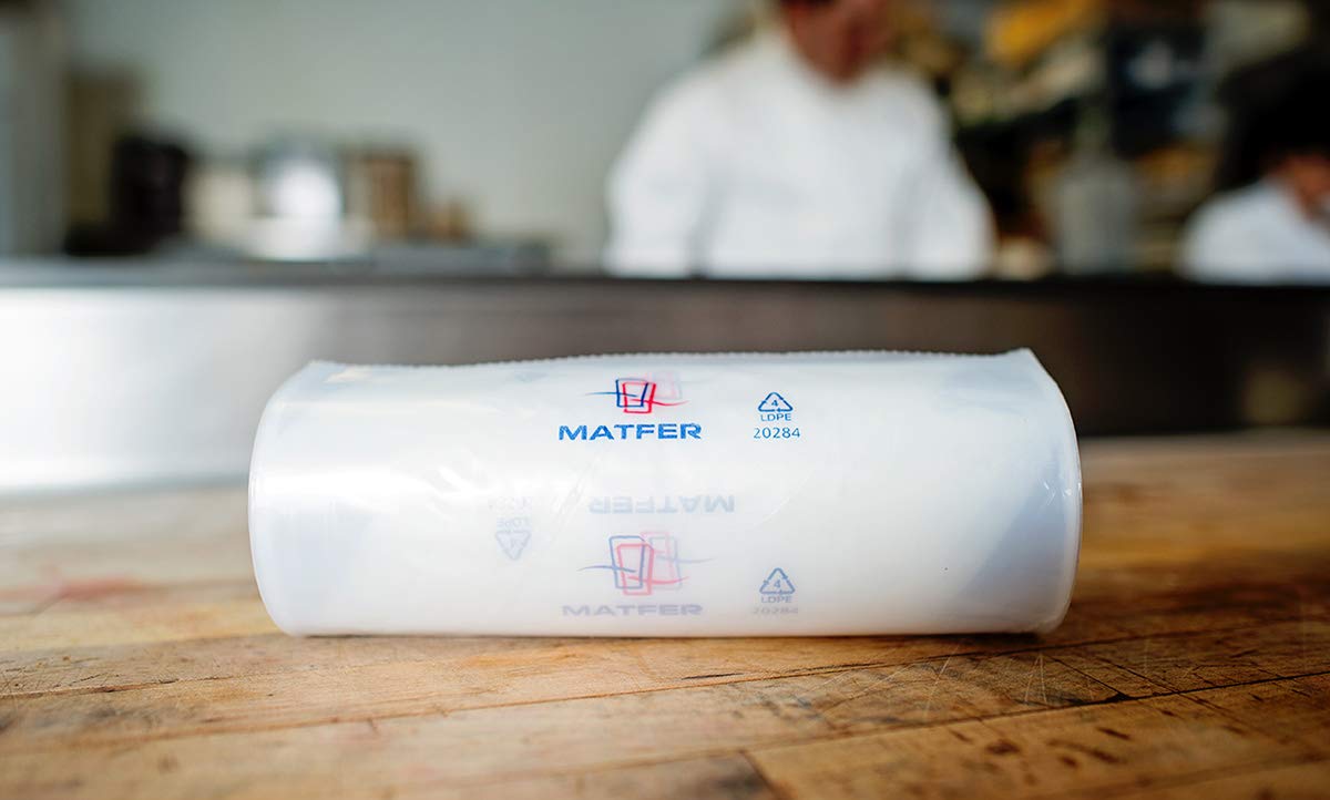 Matfer Bourgeat 165019 Standard Disposable Pastry Bags - 18 Inch Clear Plastic Piping Bags for Baking, Cake Decorating, and Icing - Perfect for Professional Chefs & Home Bakers