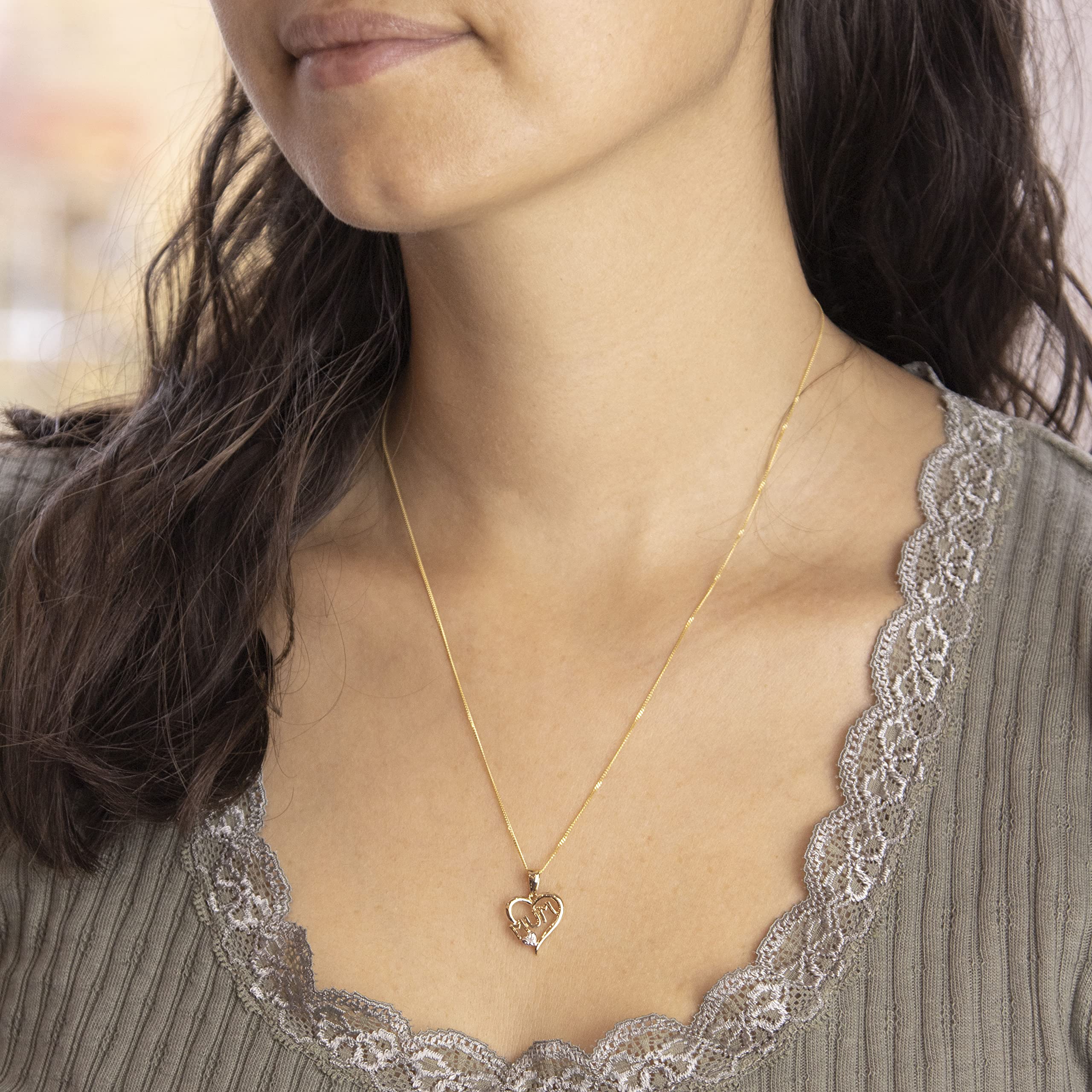 Carissima Gold 9ct Yellow Gold 'MUM' Necklace for Women - Perfect Gift for Mother's Day, Birthday & Special Occasions