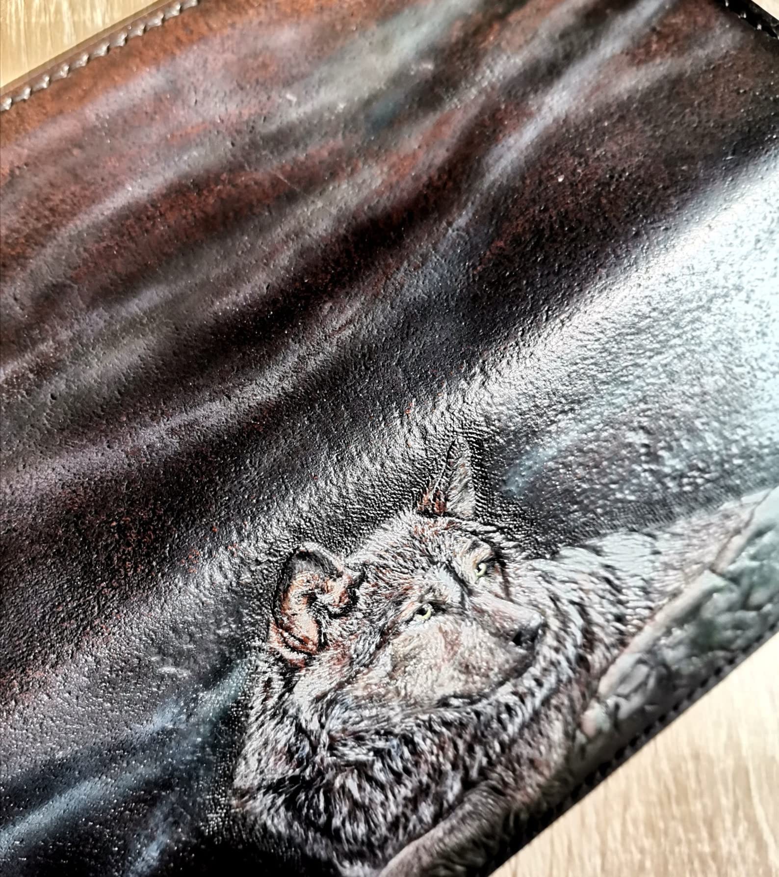 Handmade 3D Genuine Leather Biker Wallet for Men - Custom Engraved & Hand-Painted Long Leather Wallet with Wolf Couple Design - Perfect Gift for Bikers, Travelers & Outdoor Enthusiasts