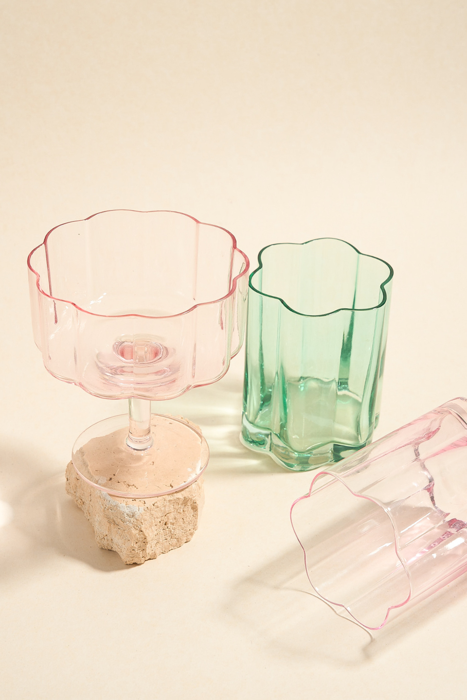 Bloom Wavy Pink Short Cocktail Glass - Elegant Barware for Margaritas, Martinis & Party Drinks - Perfect for Home Bars, Weddings & Cocktail Parties