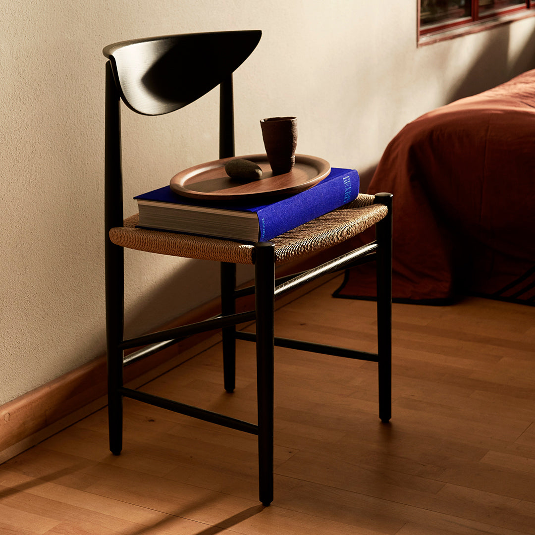 Modern HM3 Dining Chair - Elegant Wooden Seat for Kitchen, Dining Room & Office - Perfect for Home Decor & Entertaining Guests