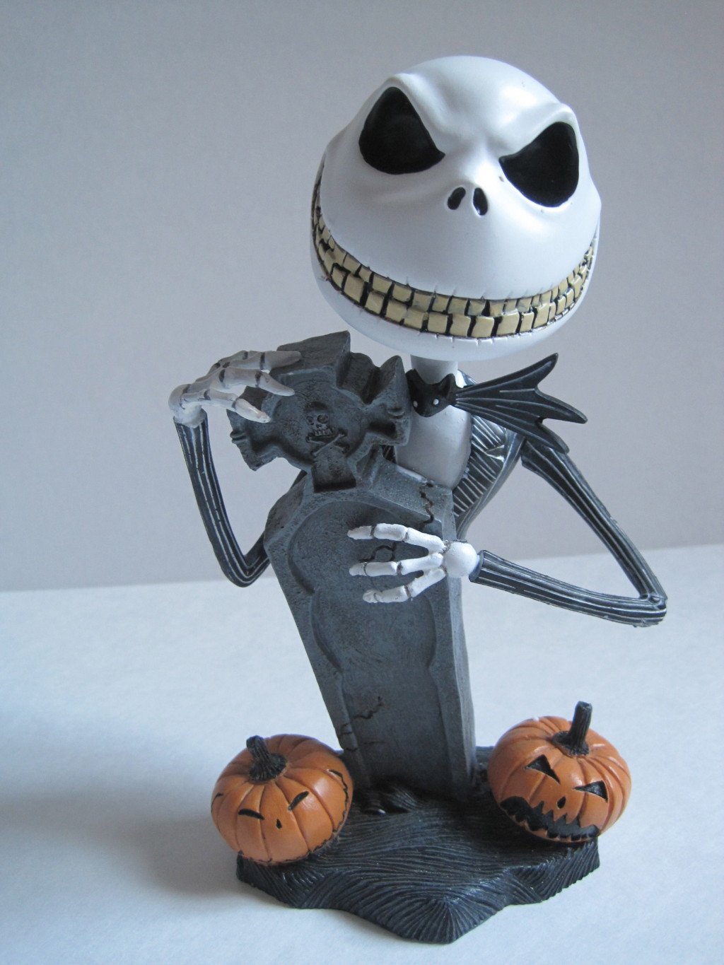 NECA Toys Head Knockers - The Nightmare Before Christmas Scary Jack Collectible Figure - Perfect for Halloween Decor, Movie Fans & Gift Giving