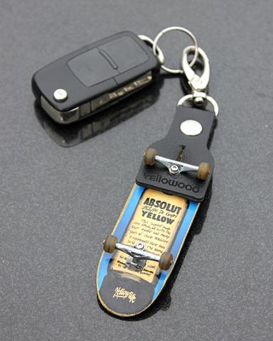 Yellowood Fingerboard Keychain - Mini Skateboard Keyring for Keys, Bags & Backpacks - Perfect for Skateboard Lovers & Collectors - Fun Gift for Kids & Teens - Portable Fingerboard Toy for Travel & School