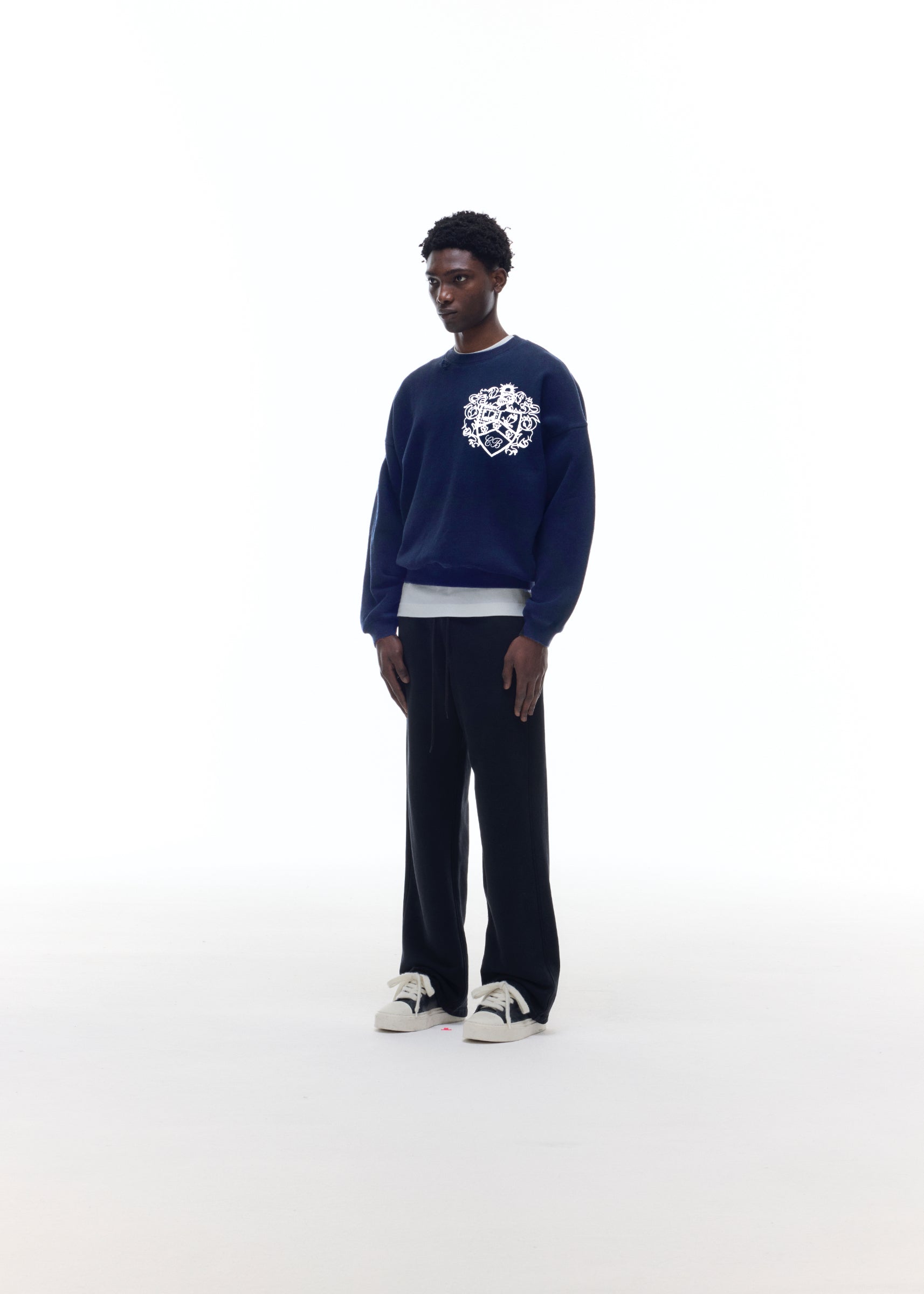 Vintage Distressed College Crest Sweatshirt - Comfortable & Stylish Pullover for Casual Wear, Campus Fashion & Street Style