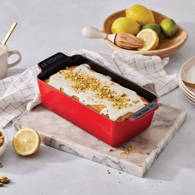 Le Creuset Signature Enameled Cast Iron Loaf Pan - 5.25 Quart, Cherry Red - Perfect for Baking Homemade Bread, Banana Bread & Meatloaf - Oven, Grill & Stovetop Safe