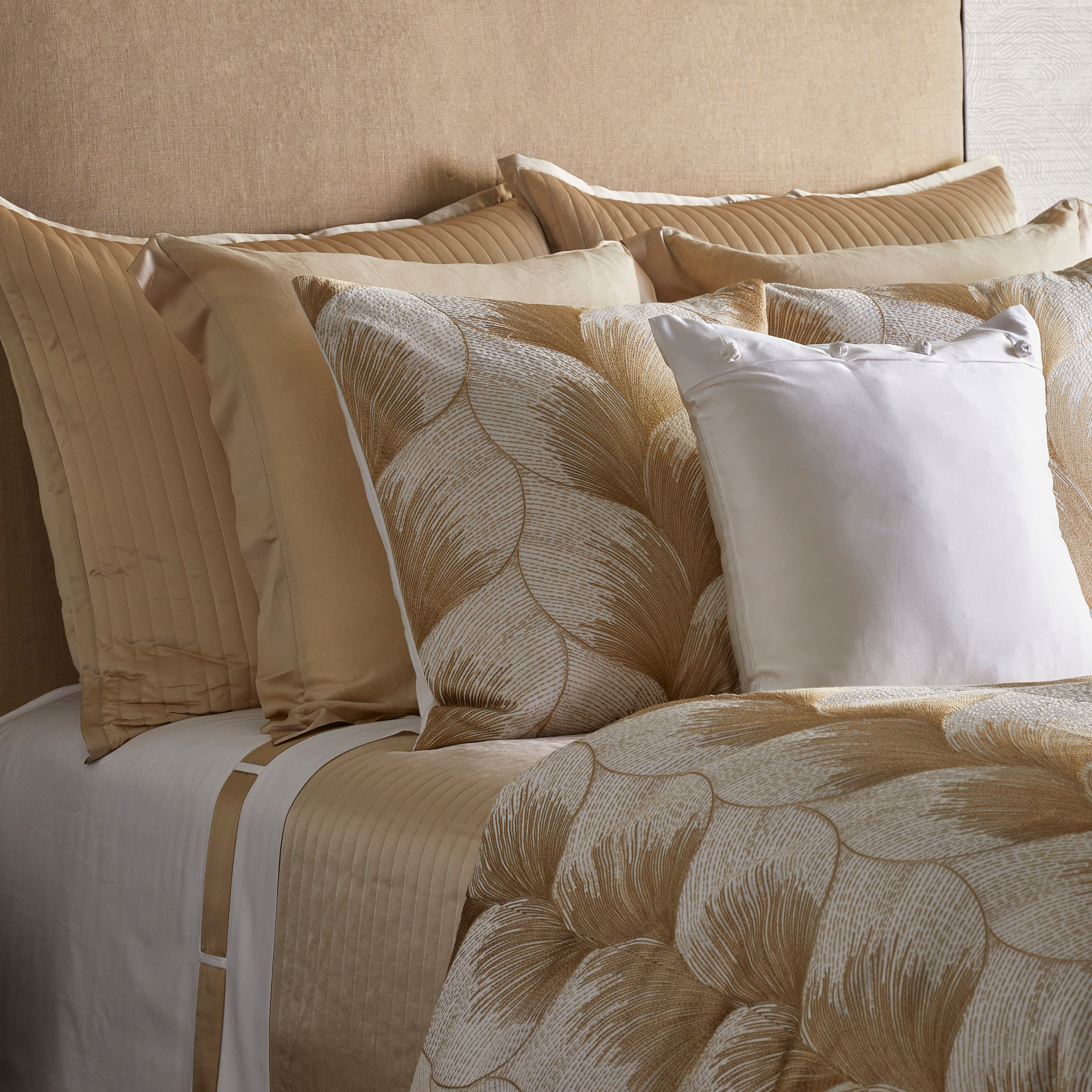 Fan Throw Blanket - Soft & Cozy Flannel Plush Throw for Home, Office, or Travel - Perfect for Couch, Bed, and Outdoor Use