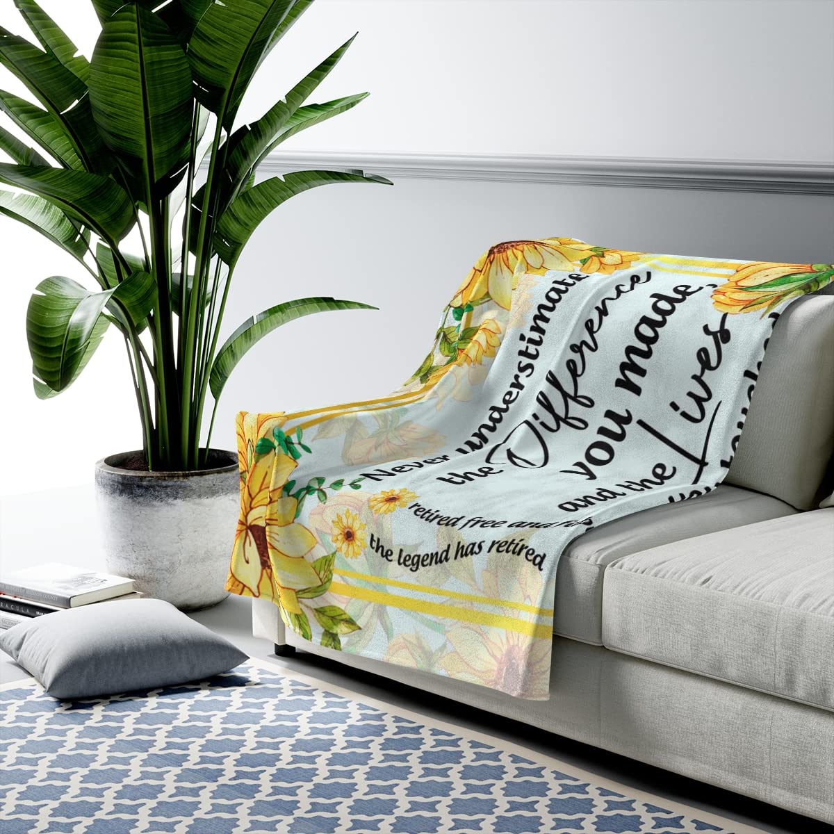 Personalized Retirement Blanket - Soft Throw Blanket for Women & Men - Best Retirement Gift for Mom, Dad, Grandma, Grandpa, Boss, Coworkers & Friends - Perfect Farewell Gift for Retirement Parties & Celebrations - Ideal for Cozy Evenings & Thoughtful Keepsakes
