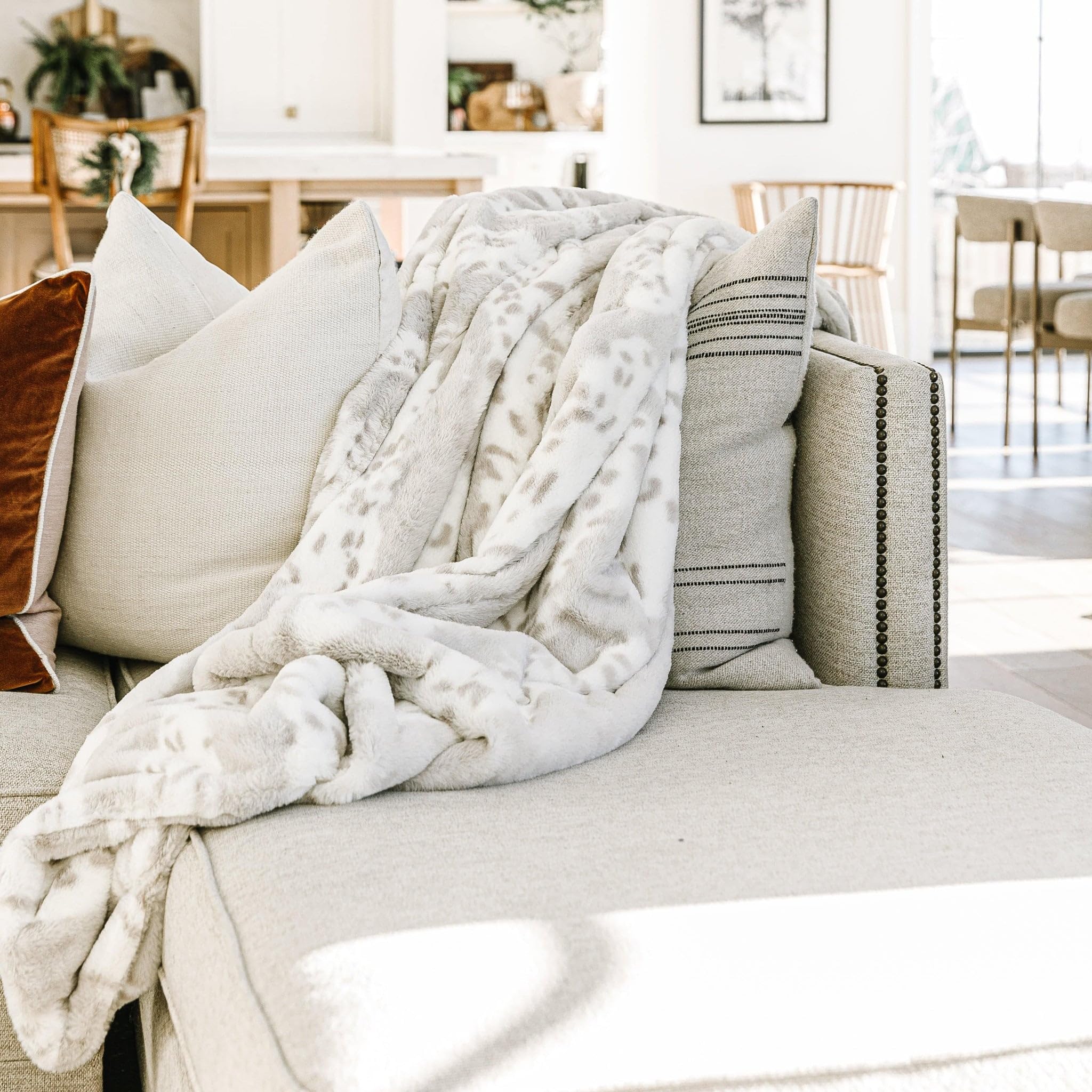 Ultra Soft Arctic Lynx Faux Fur Minky Blanket - Fluffy Luxury Throw for Couch, Bed & Home Decor - Posh Collection Medium Size - Perfect for Cozy Nights, Movie Time & Winter Warmth