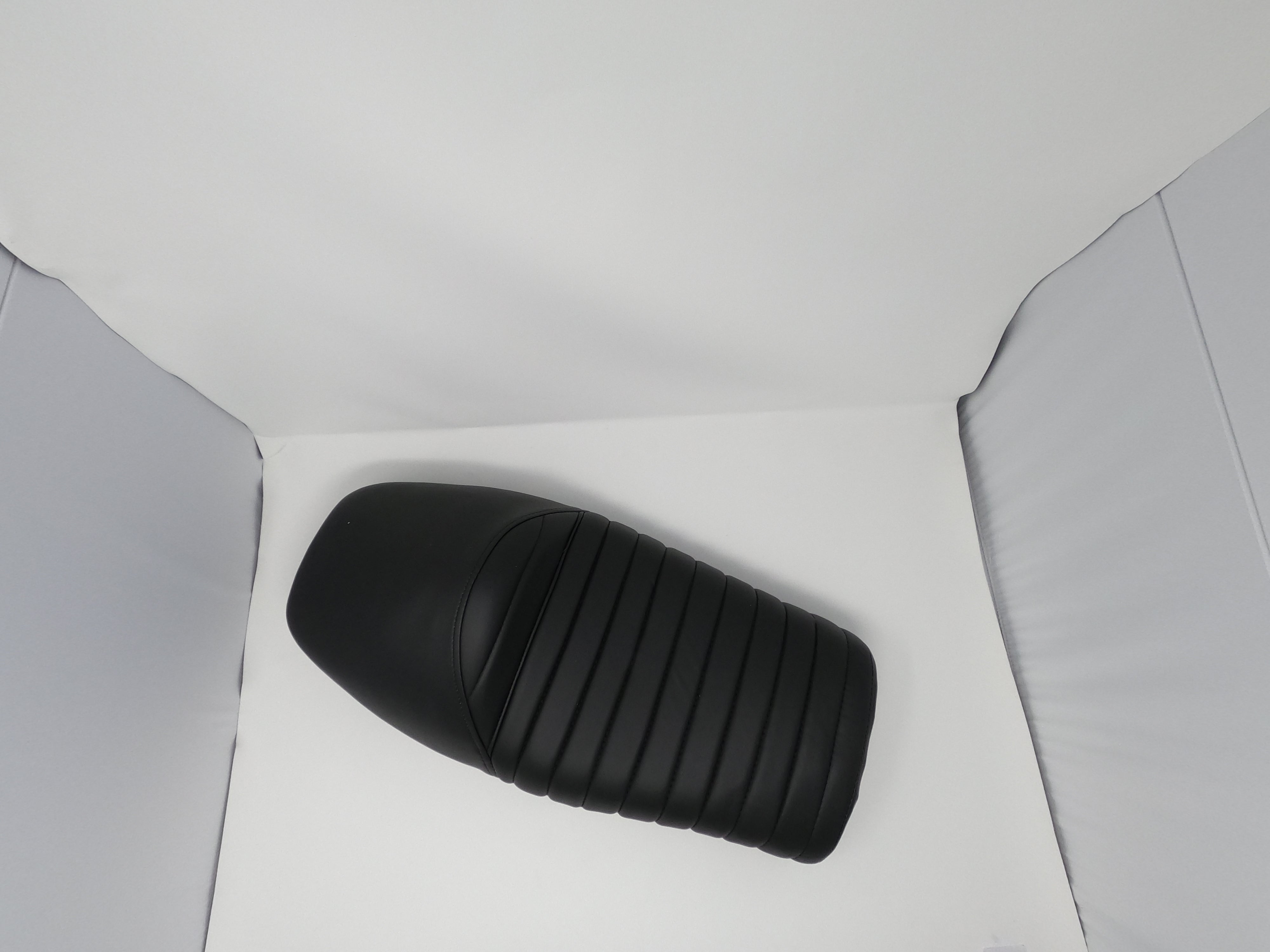 Harley-Davidson Sportster 250cc Chopper Motorcycle Seat (Part #05010082) - Comfortable Replacement Seat for Custom Bike Builds & Cruiser Upgrades