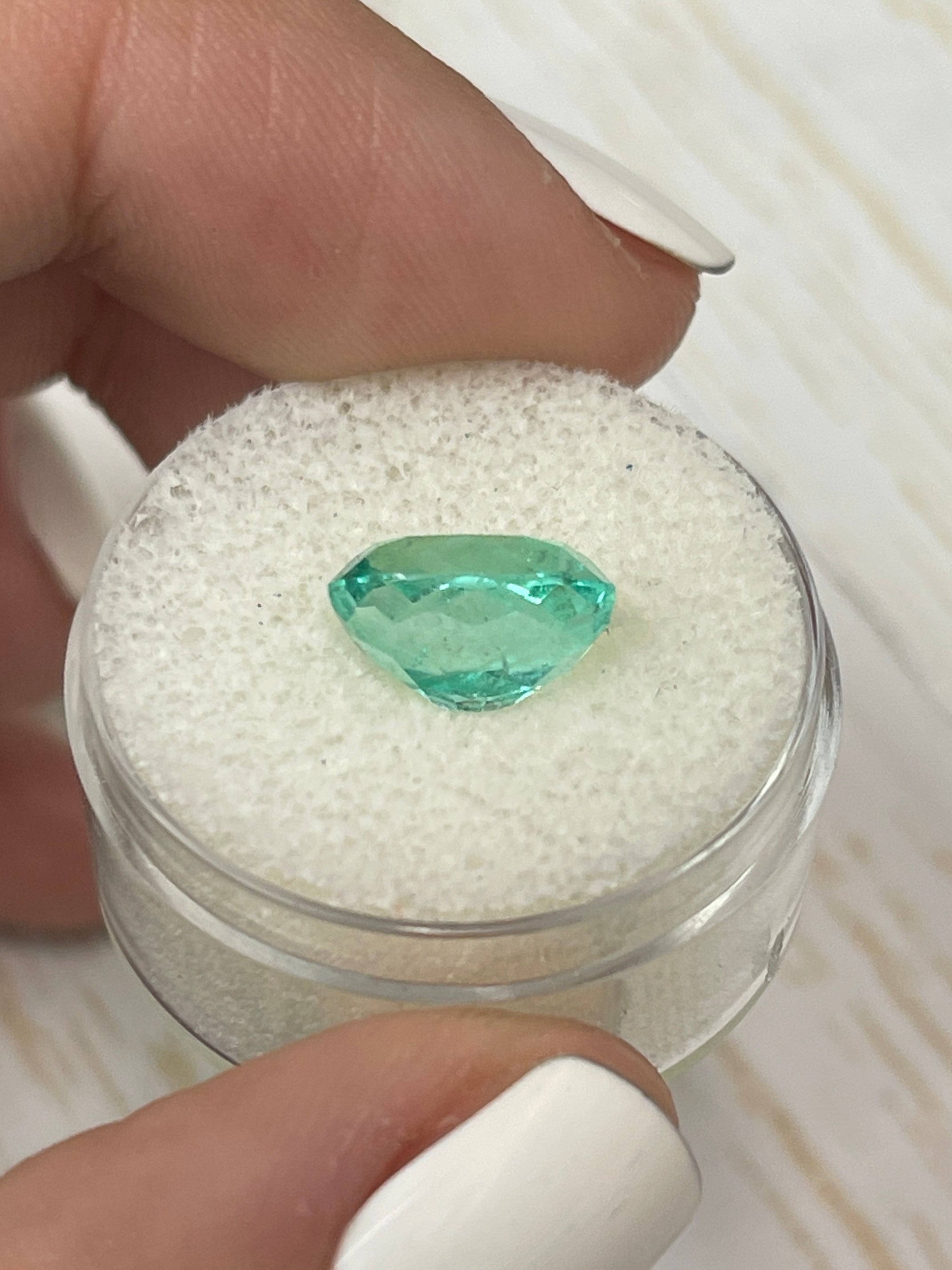 3.70 Carat 11x9mm VS Clarity Natural Green Colombian Emerald Gemstone - Oval Cut Loose Stone for Jewelry Making, Engagement Rings & Luxury Gifts