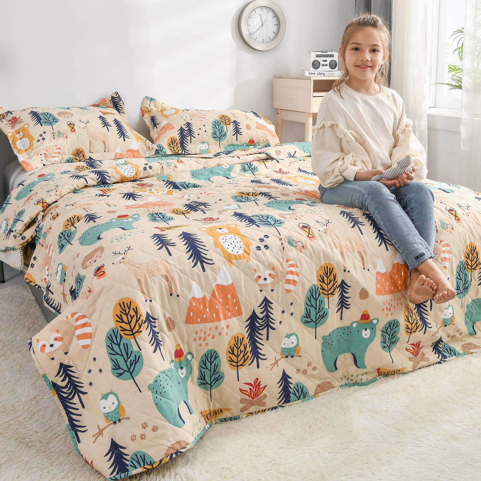 **Cartoon Bear Twin Quilt Set - Lightweight Reversible Kids Bedspread with Forest Animal Print - Perfect for Boys' Bedroom, Nursery, and Cozy Home Decor**