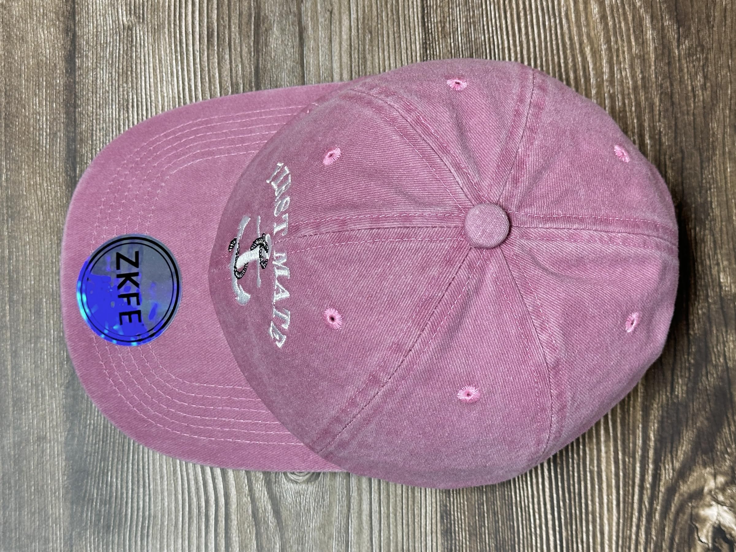 Embroidered Baseball Caps for Women & Men - Stylish Outdoor Wear