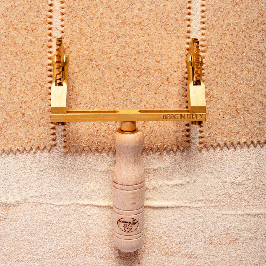 La Gondola Double Fluted Brass Roller Cutter - Premium Brass Crafting Tool for Leather, Fabric & Paper Cutting - Perfect for DIY Projects, Scrapbooking & Upholstery Work
