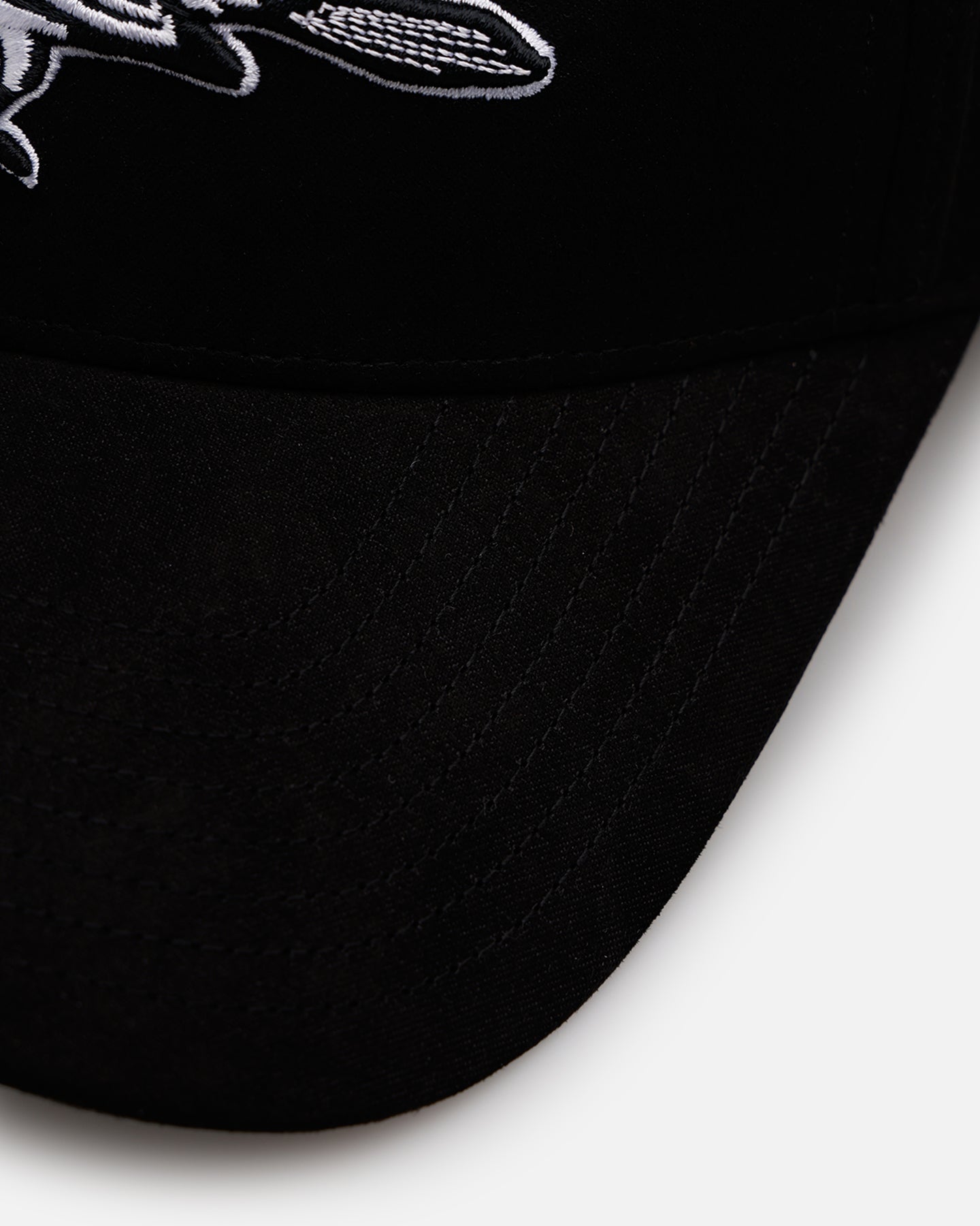 47 Brand Baltimore Orioles Ultrasuede MVP Adjustable Strapback Hat - Black & White Baseball Cap for Men - Perfect for Game Day, Sports Events & Casual Wear