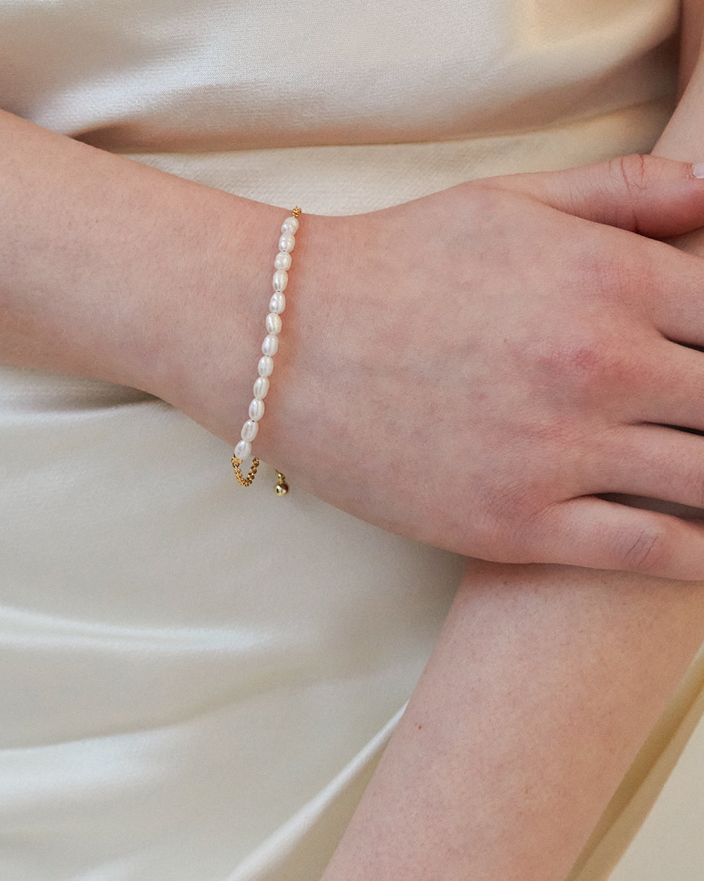 Elegant Minimalist Pearl Bracelet for Women - Dainty Freshwater Pearl Jewelry Gift for Her - Perfect for Weddings, Parties & Everyday Wear