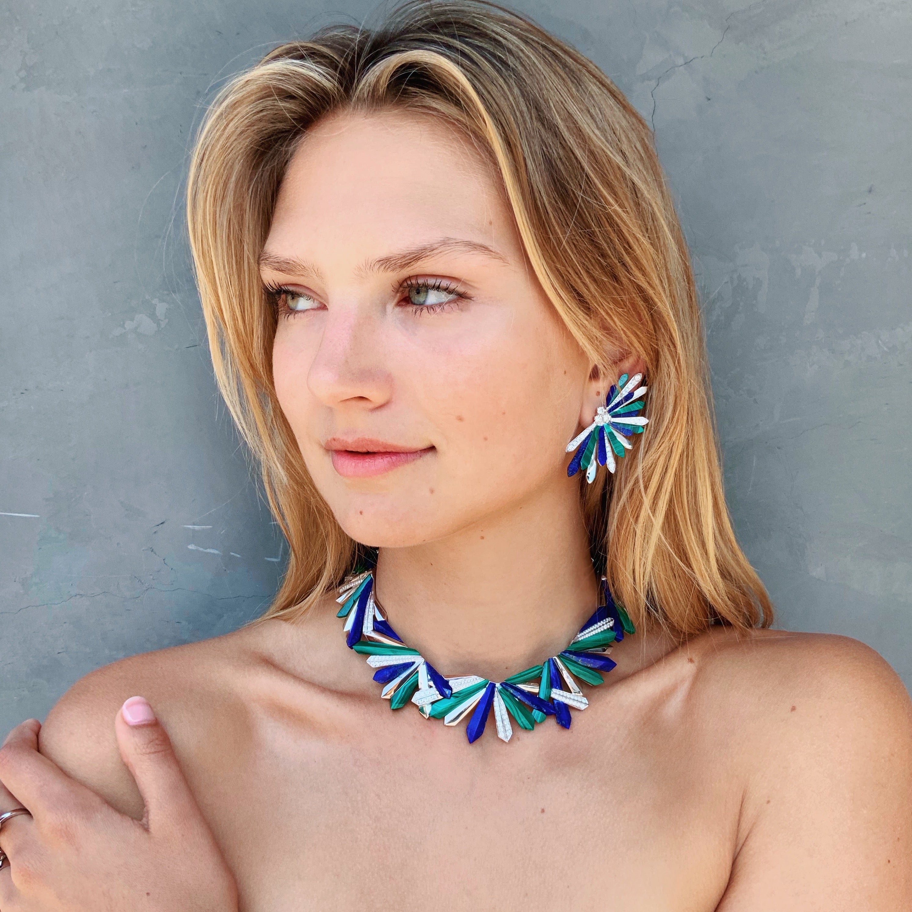 Elegant Penacho Cocktail Earrings for Women | Vintage Feather Dangle Earrings | Perfect for Parties, Weddings & Special Occasions