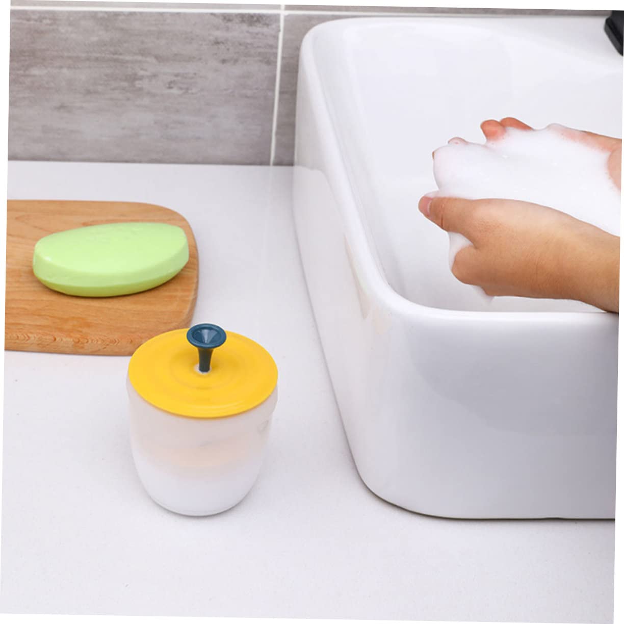 Portable Facial Bubble Maker Bottle - Travel-Friendly Face Wash Foamer Cup for Women | Compact Design for Skincare On-The-Go | Perfect for Travel, Gym & Daily Cleansing Routine