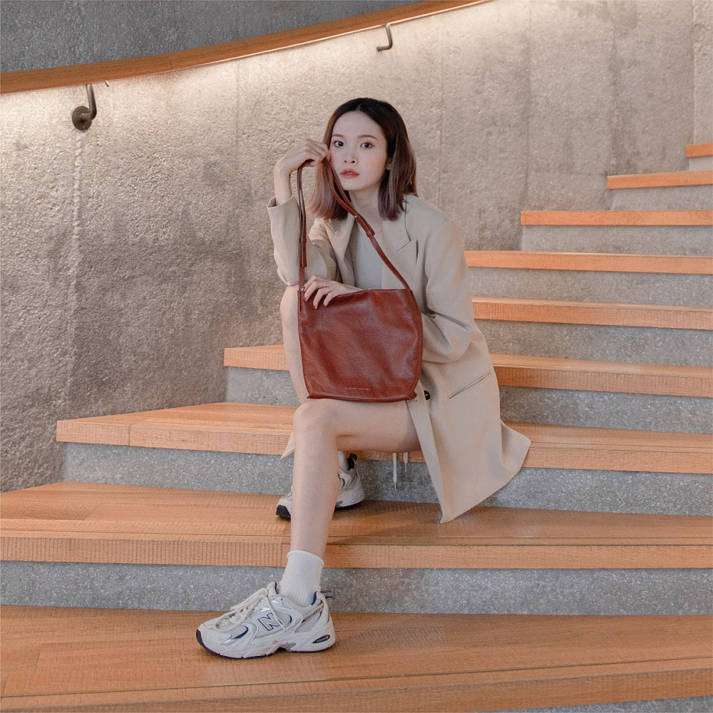Stylish Poppy Leather Crossbody Bag for Women - Fashionable Vegan Leather Purse with Adjustable Strap, Perfect for Daily Use, Travel & Shopping