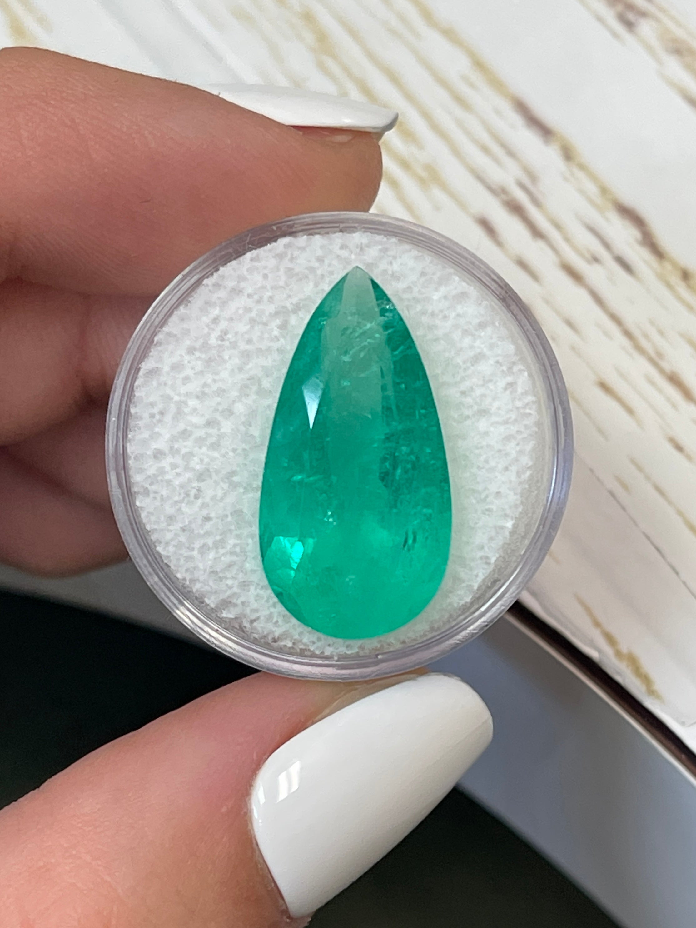 13.05 Carat Natural Colombian Emerald Pear Cut Loose Gemstone - Apple Green 23x12mm for Jewelry Making, Engagement Rings & Luxury Gifts