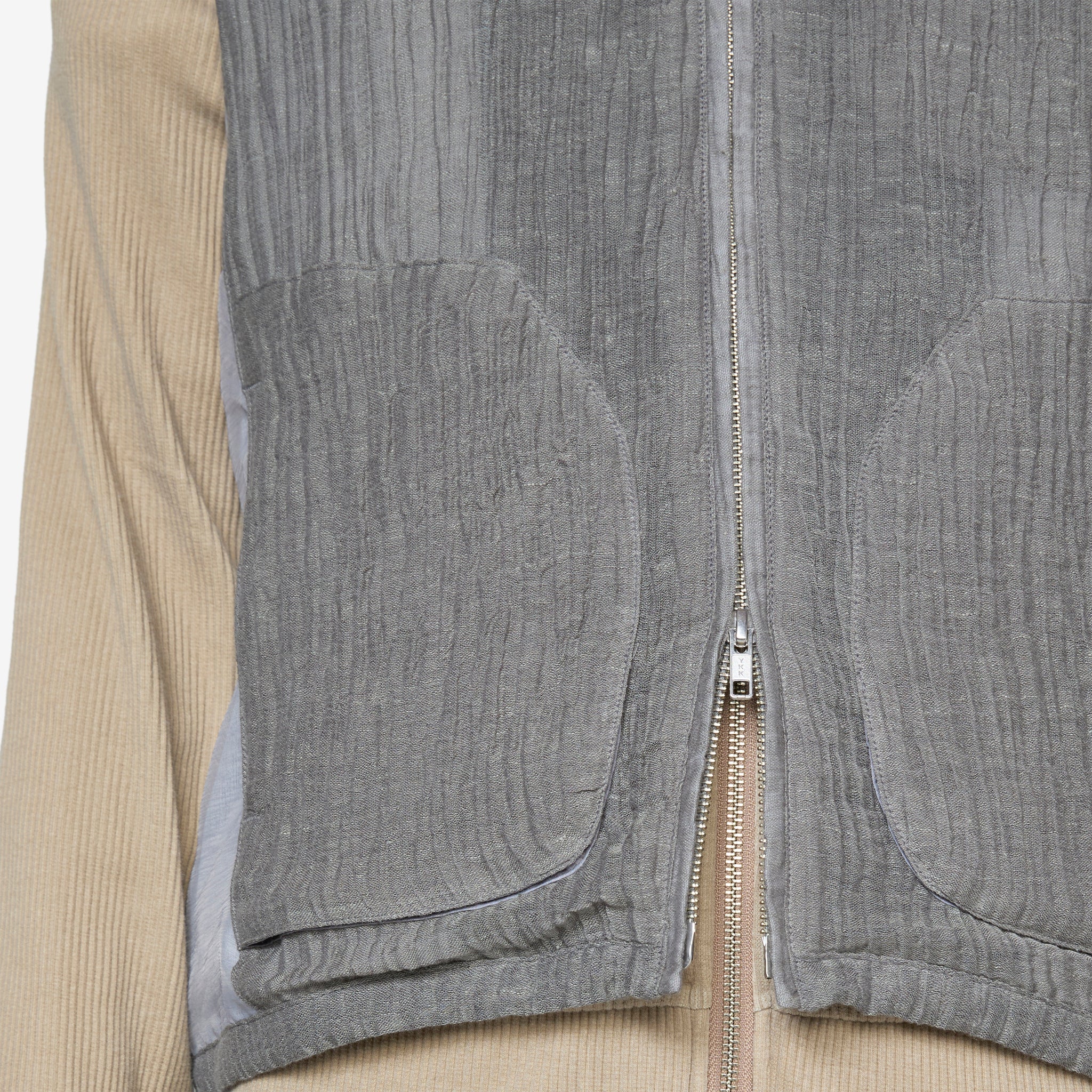 Ep.5 01 Men's Casual Vest in Gray - Lightweight Layering for Outdoor Activities & Streetwear Fashion