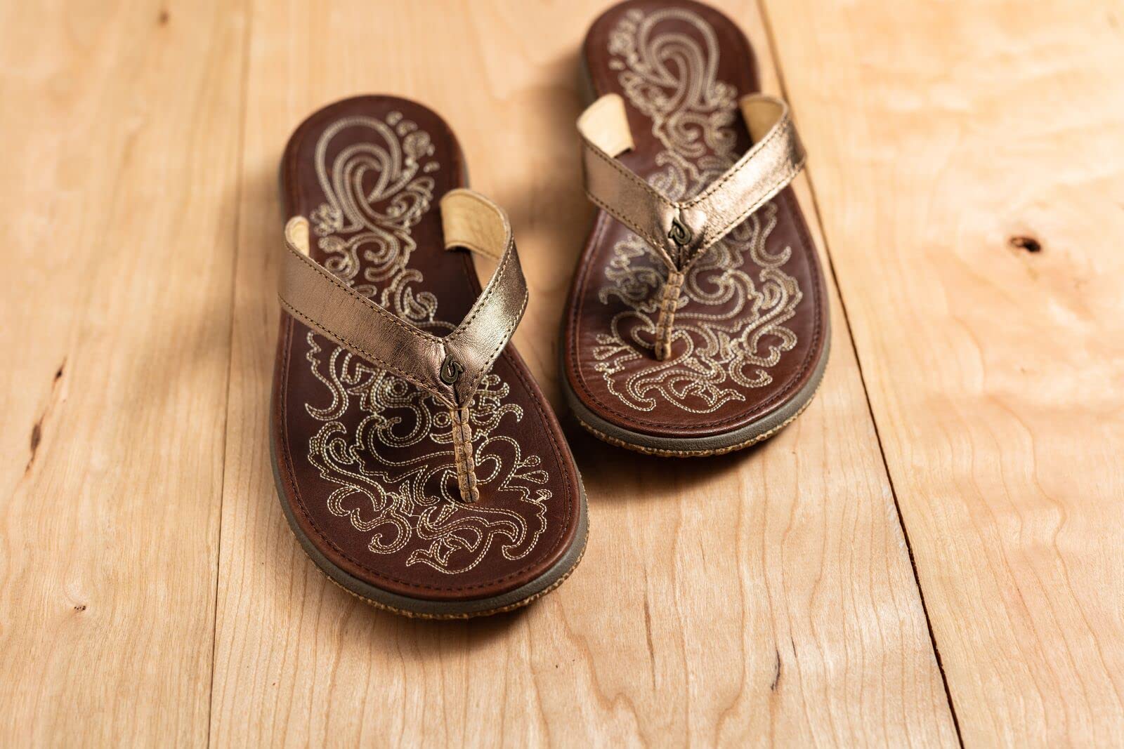 OLUKAI Paniolo Women's Beach Sandals - Distressed Full-Grain Leather Flip Flops with Wet Grip Soles & Compression Molded Footbed - Perfect for Beach, Pool, and Summer Vacation Wear