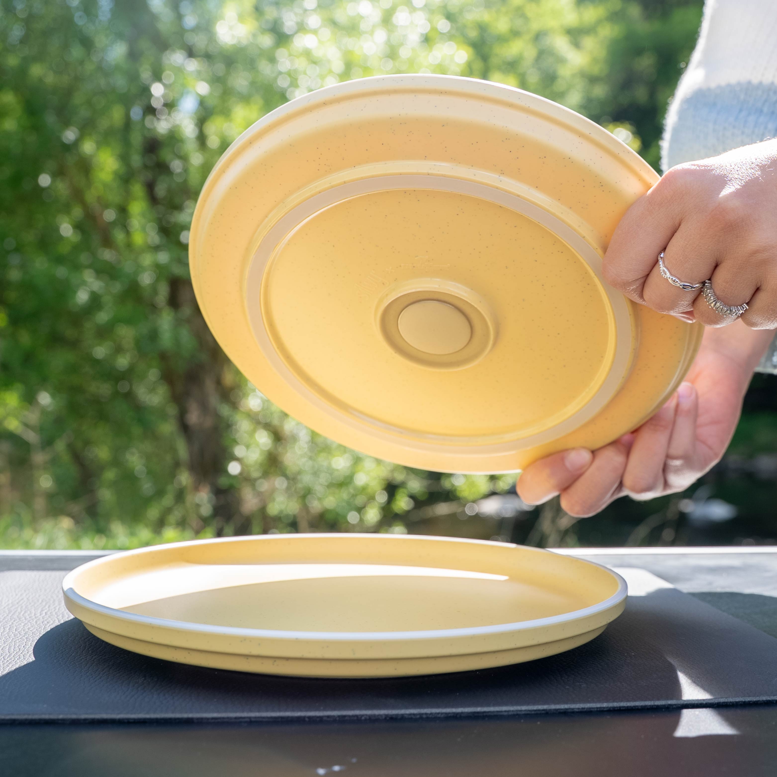 DOLOMIT Yellow Plastic Plate with Magnet - 25 cm, Perfect for Kitchen, Office, and Refrigerator Organization
