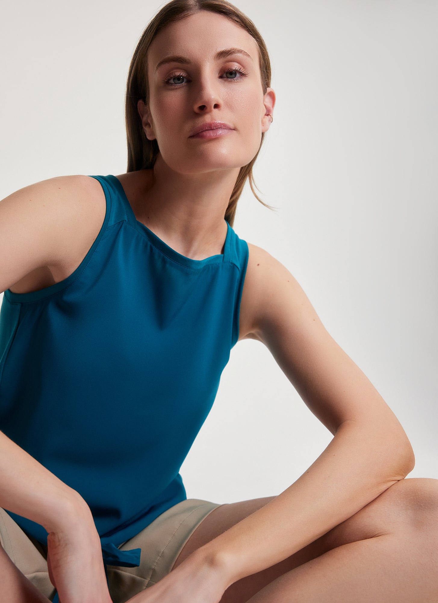 MAYFAIR Women's Sleeveless Blouse - Elegant Casual & Office Wear - Perfect for Summer Outfits, Business Meetings & Date Nights