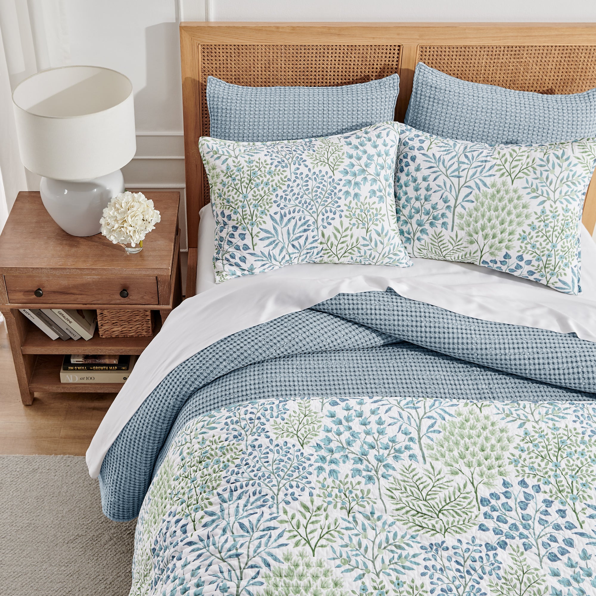 Premium English Forest Quilt Set - Soft Bedding Comforter with Nature Inspired Design for Cozy Bedroom Decor | Perfect for Master Bedrooms, Guest Rooms & Cabin Retreats