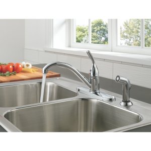 Delta Faucet Classic Single-Handle Kitchen Faucet with Pull-Down Sprayer - Chrome Finish, 3-Hole Installation for Sink - Perfect for Modern Kitchens & Easy Dishwashing (Model 400-DST)