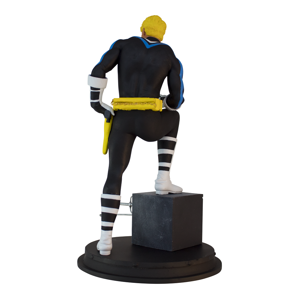 DC Comics Vigilante Deluxe Polystone Statue - Exclusive Collectible Figure for Superhero Fans | Perfect for Home Display, Office Decor & Gift for Comic Book Lovers