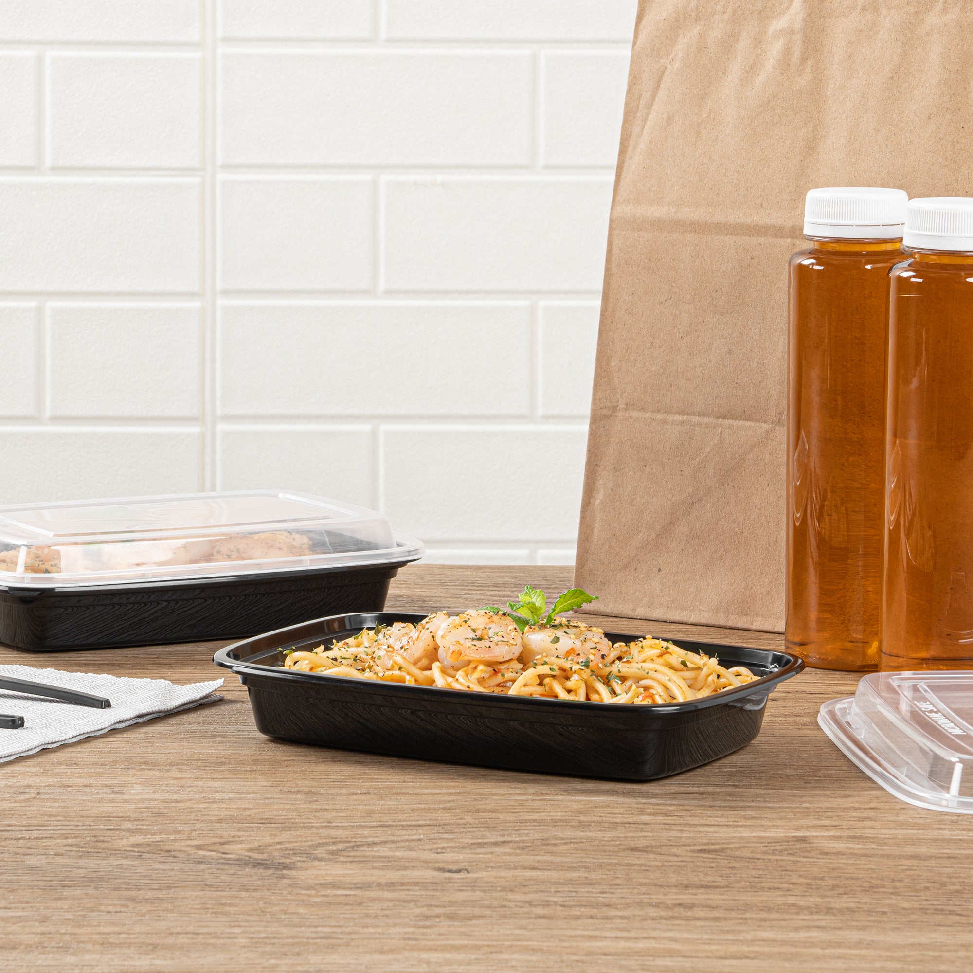 16 oz Black Rectangle Plastic Food Storage Container with Clear Lid - Microwave Safe (7.75