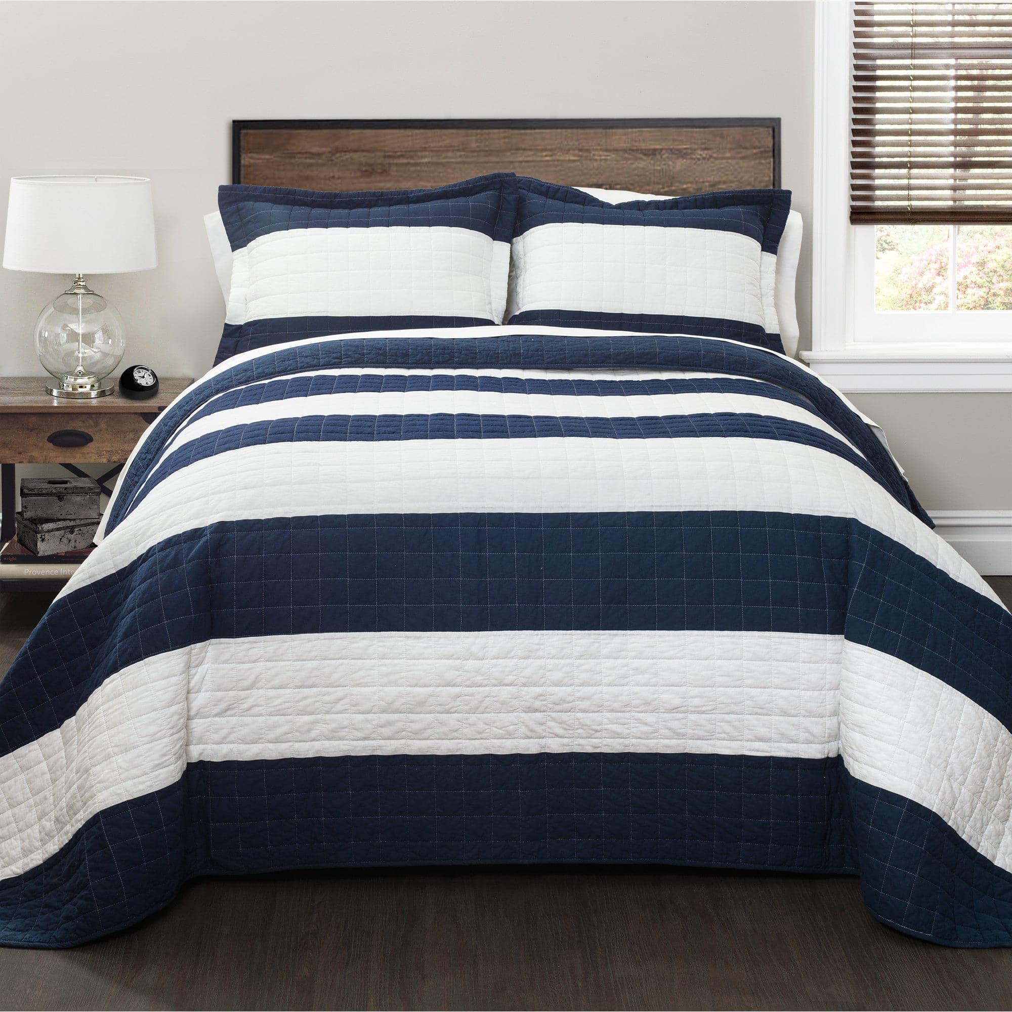 Premium 3-Piece Stripe Quilt Set - Soft Bedding Comforter with Matching Pillow Shams - Perfect for Master Bedroom, Guest Room & Cozy Home Decor