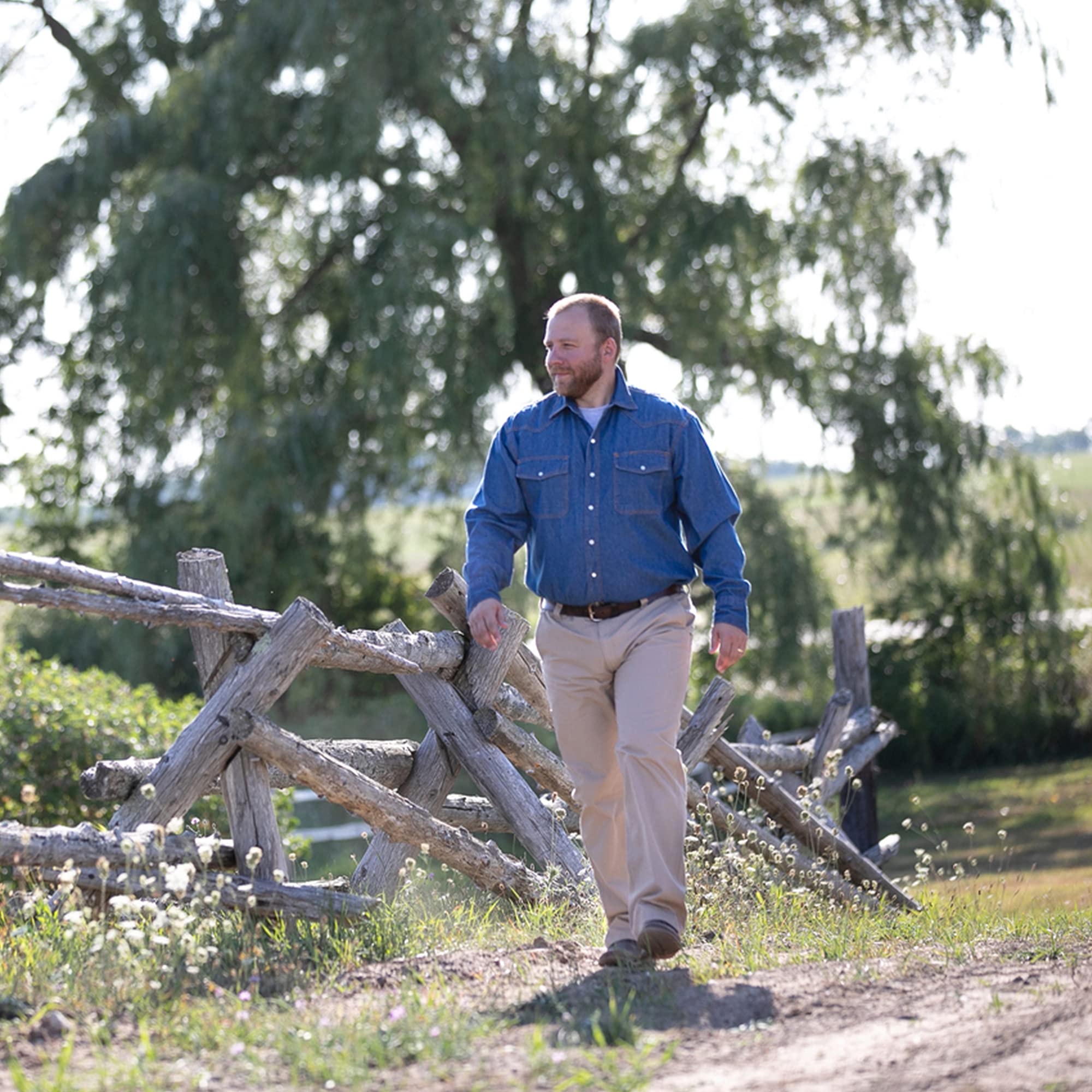 Men's Denim Pearl Snap Western Shirt - Lightweight Durable Work Wear for Cowboys & Ranchers