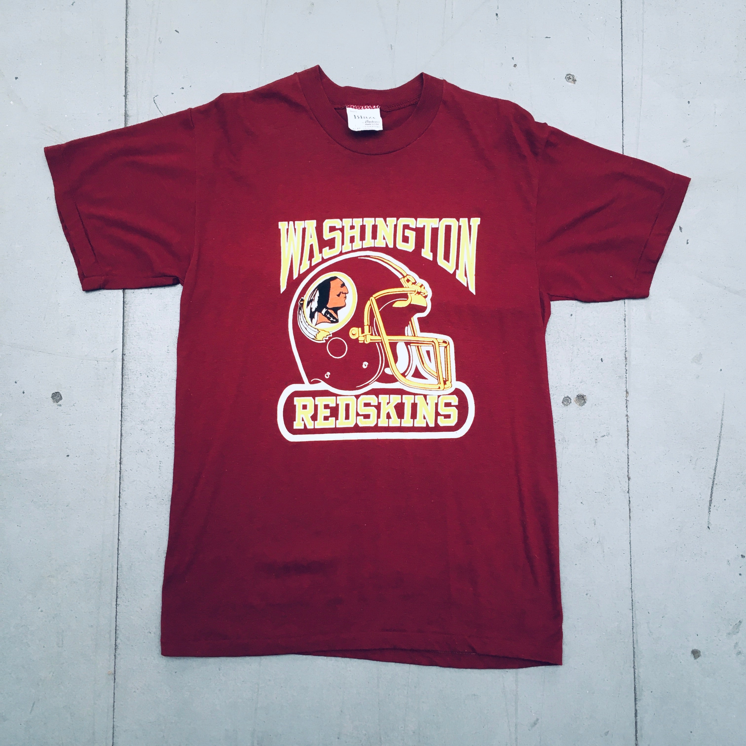 Vintage 1990s Washington Redskins Graphic Spellout T-Shirt - Retro NFL Football Fan Apparel (S/M) - Perfect for Game Day, Throwback Style & Casual Wear