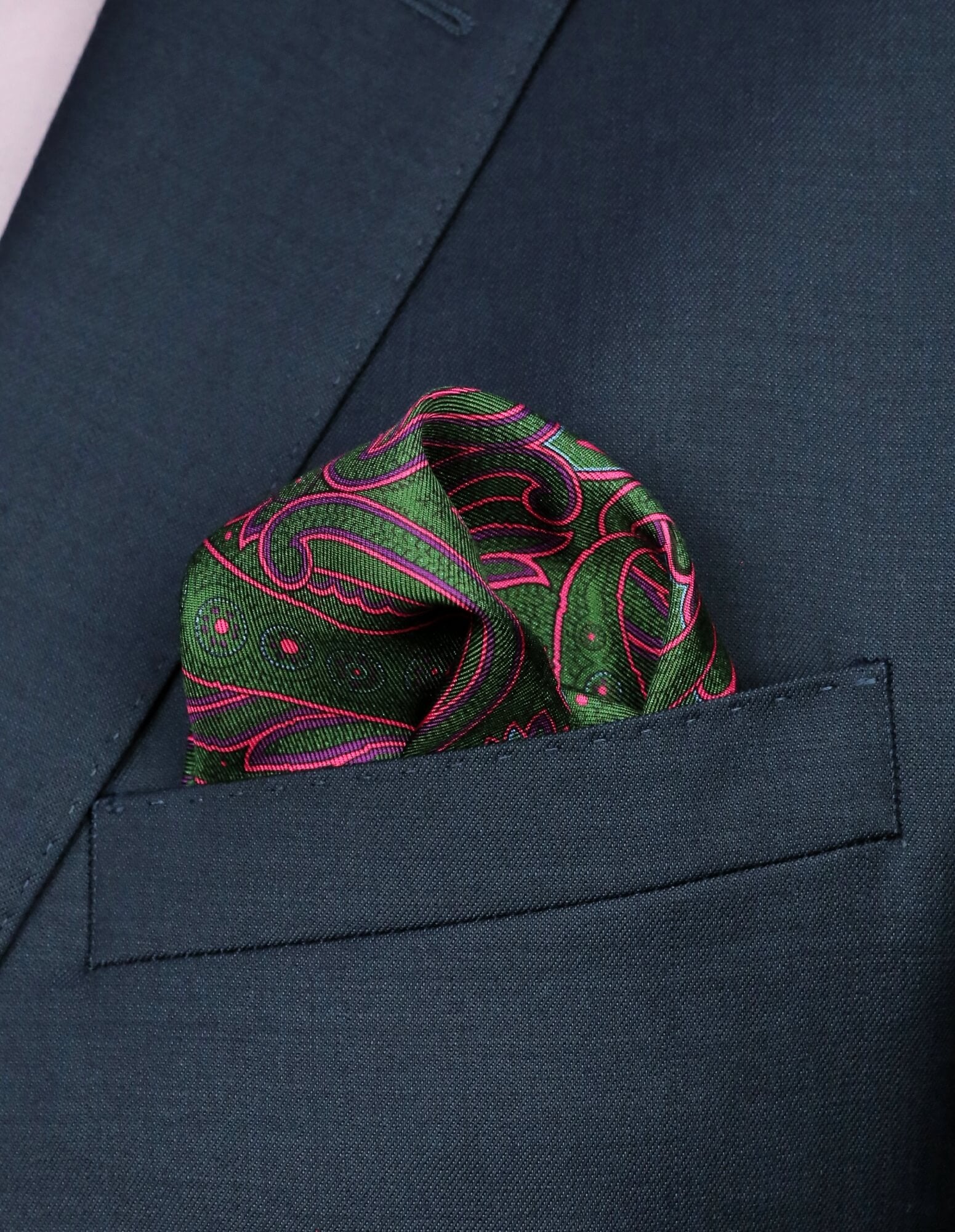 DÉCLIC Wetherby Paisley Pocket Square - Green Silk Handkerchief for Men's Formal Wear & Wedding Accessories